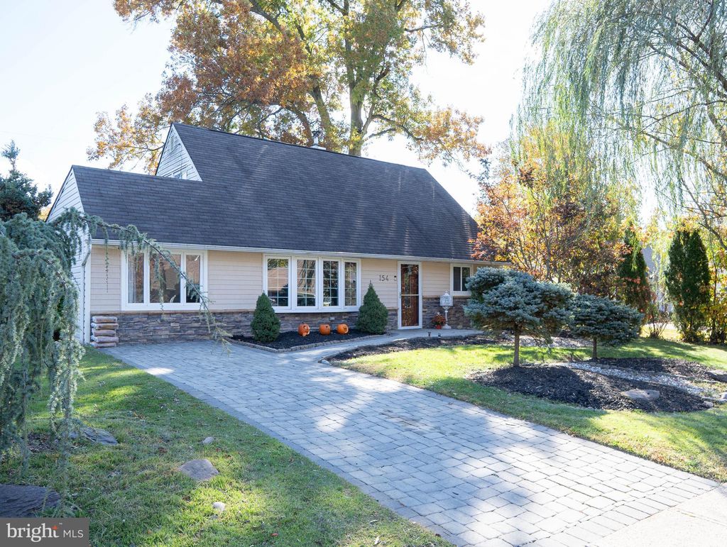 Photo of 154 Juniper Drive, LEVITTOWN, PA 19056 (MLS # PABU2108298)