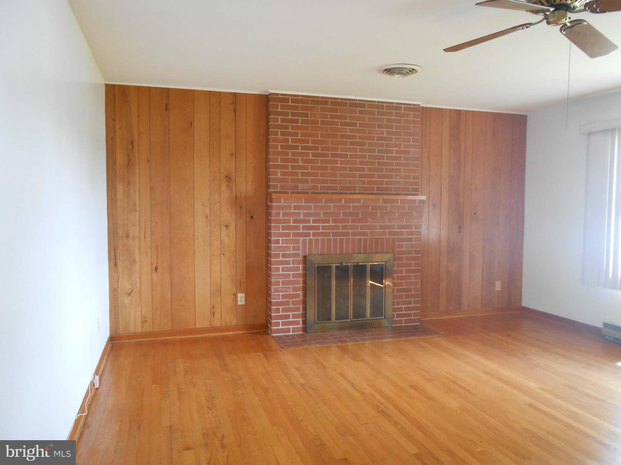 HALF PONE POINT - Residential Lease