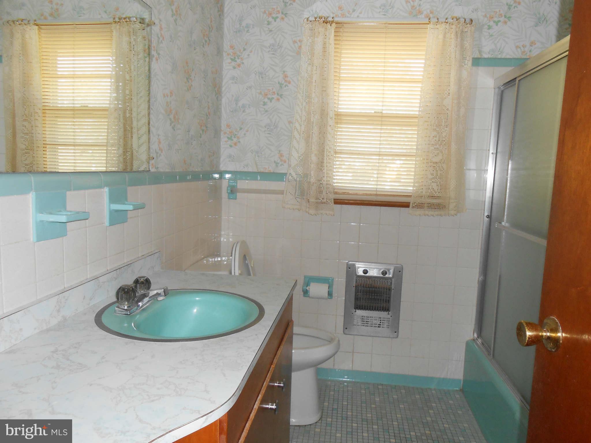 HALF PONE POINT - Residential Lease