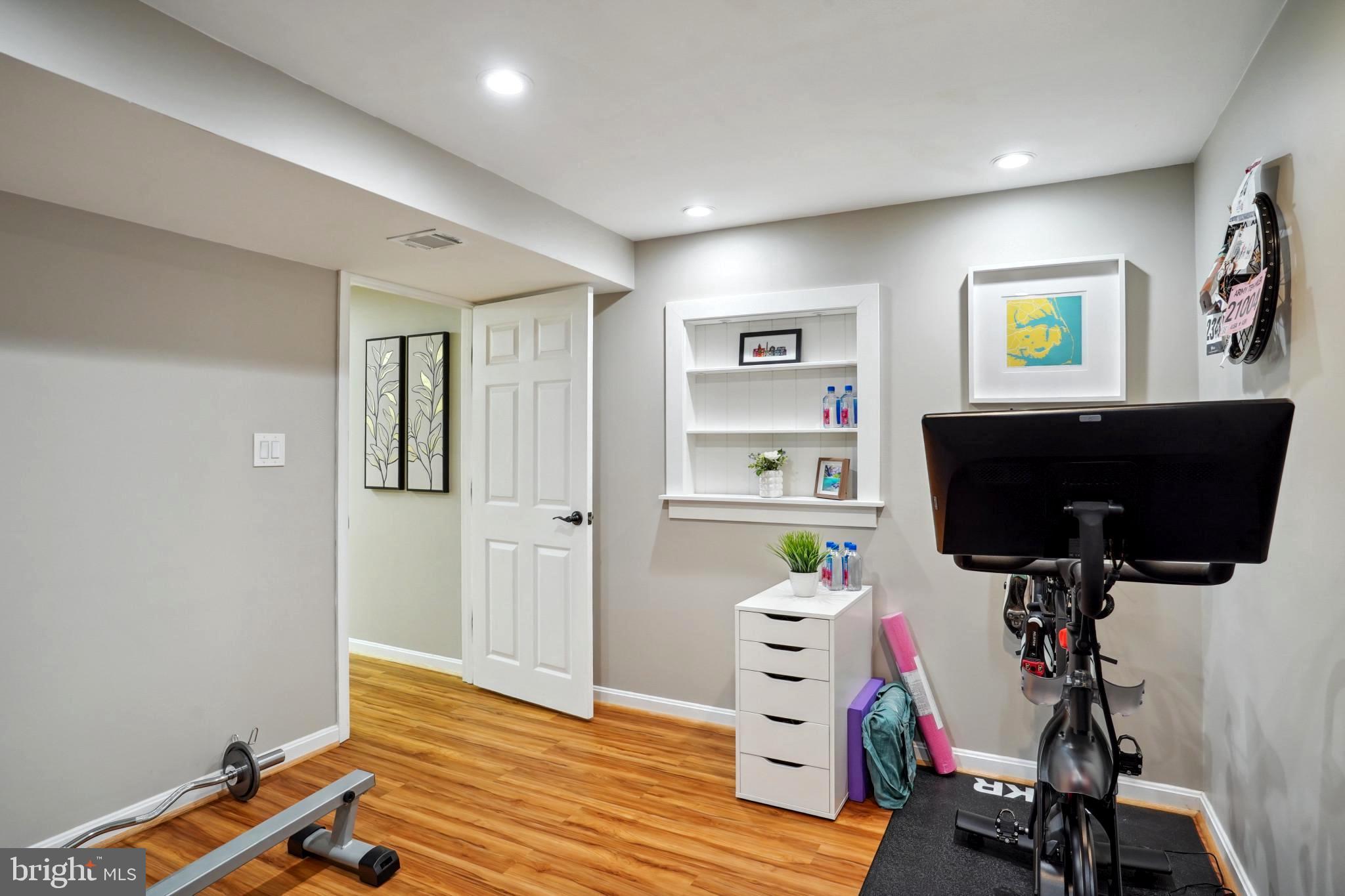 BURKE STATION SQUARE - Residential