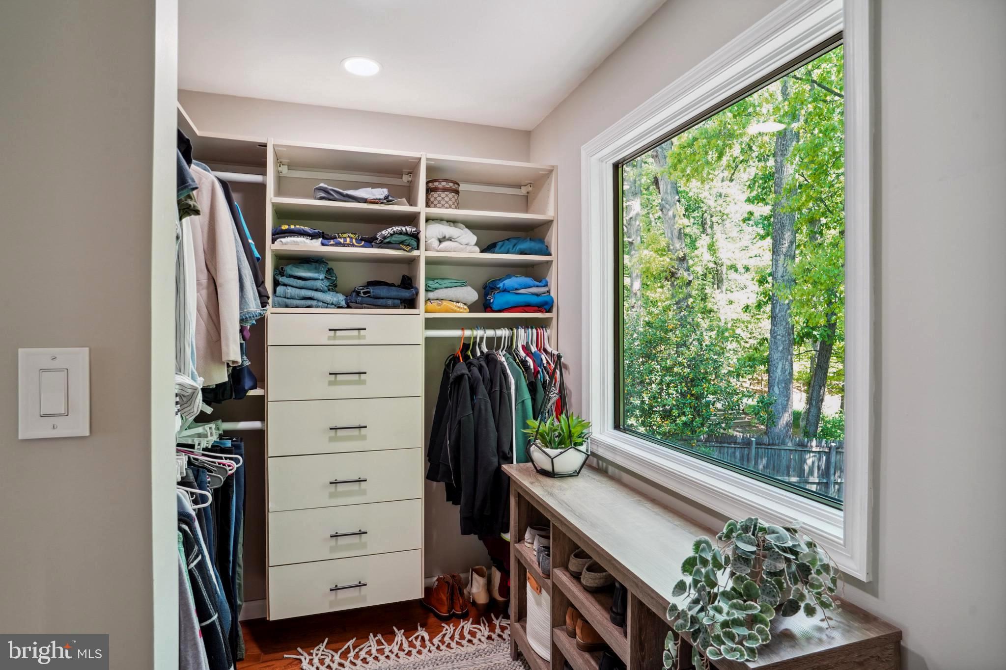 BURKE STATION SQUARE - Residential