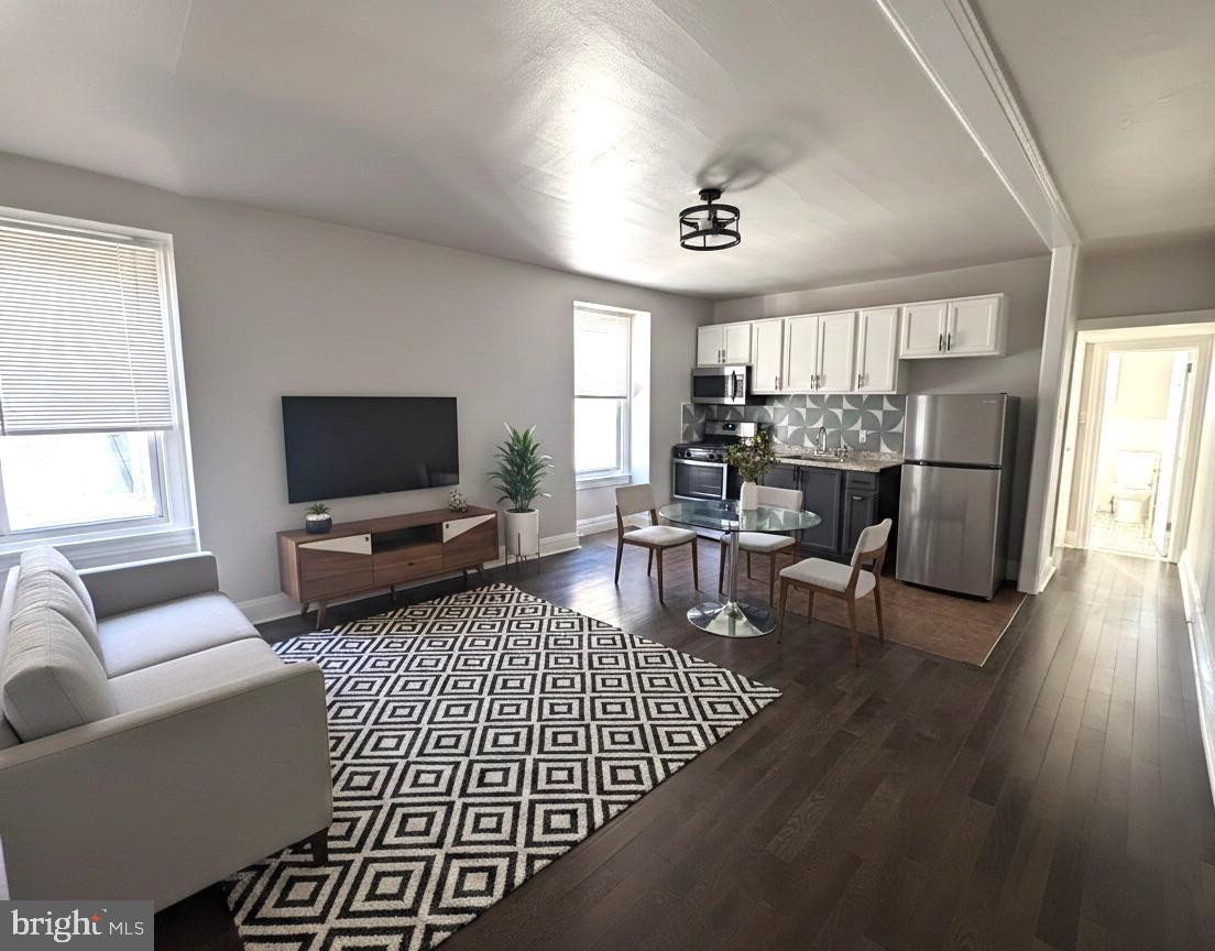 6604 WOODLAND AVENUE