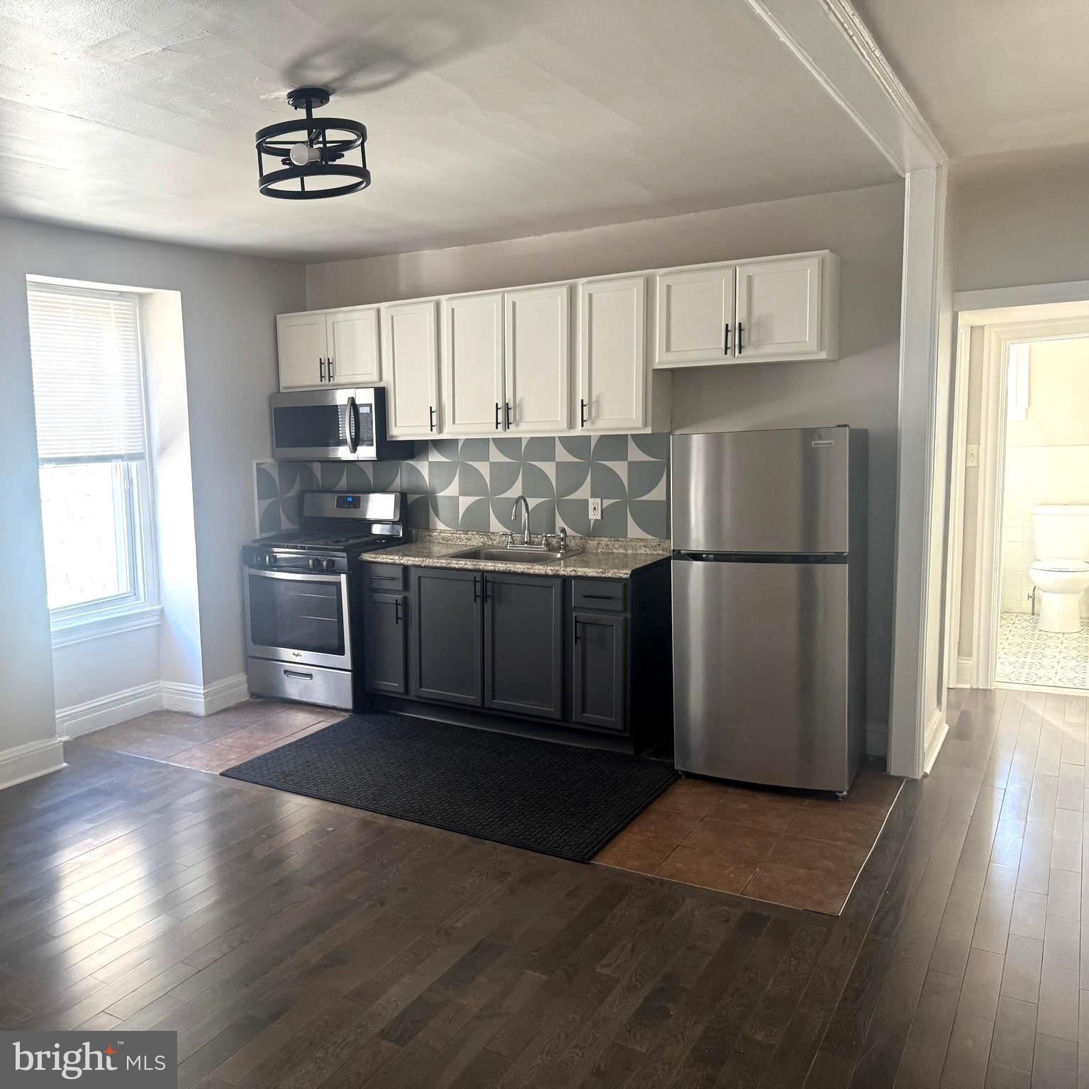 6604 WOODLAND AVENUE