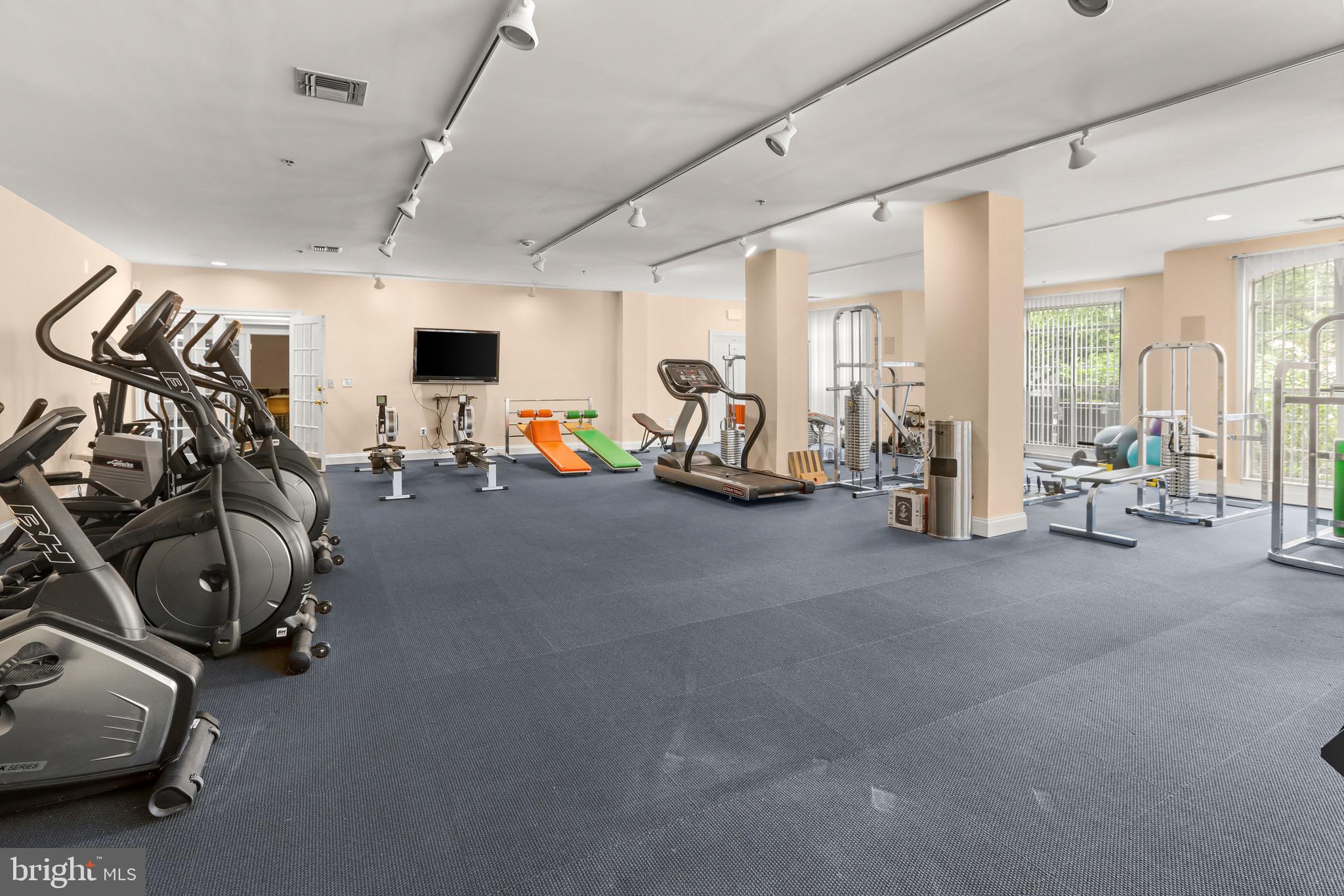 ENGLISH COUNTRY MANOR - Residential