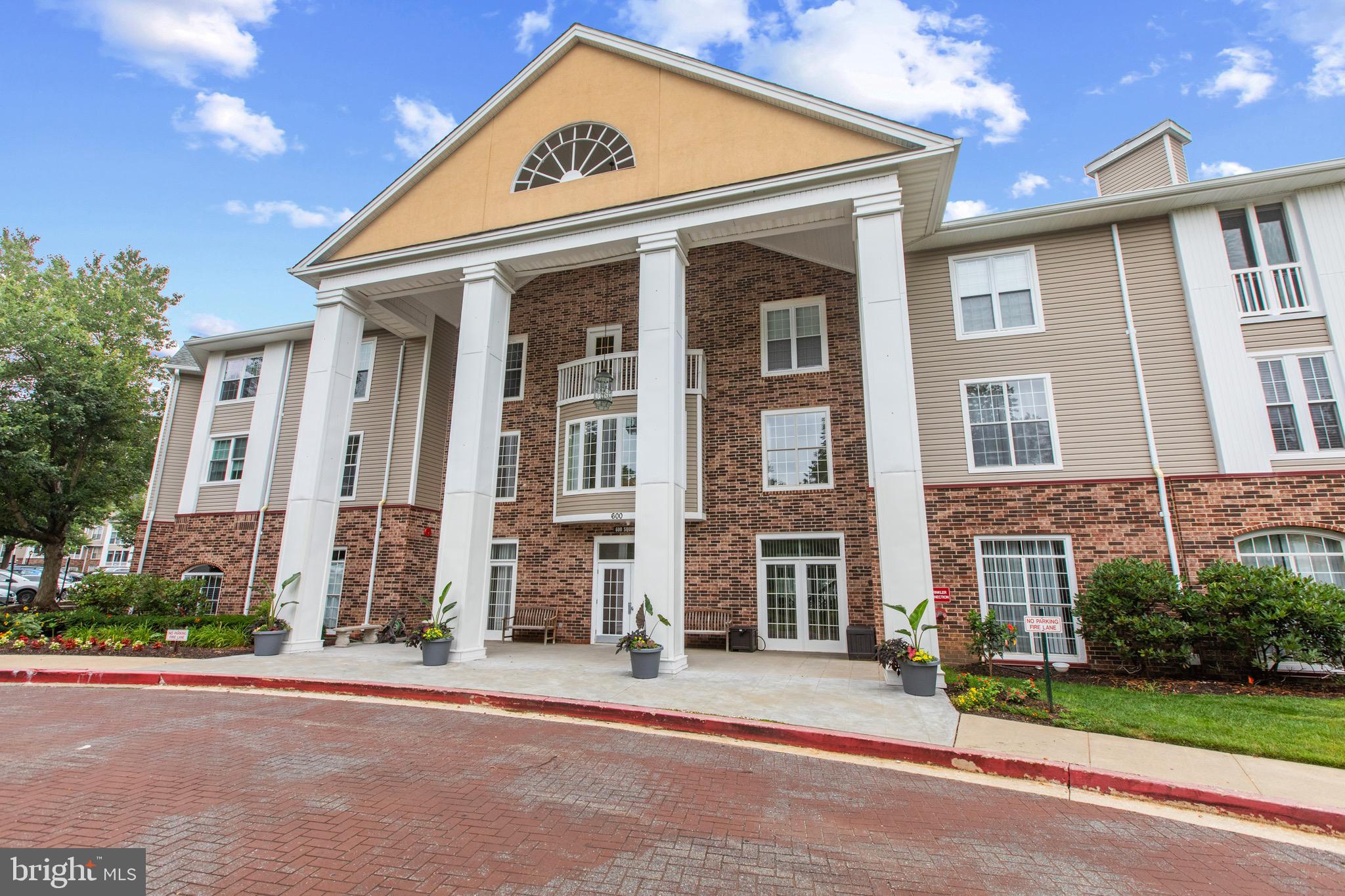 ENGLISH COUNTRY MANOR - Residential