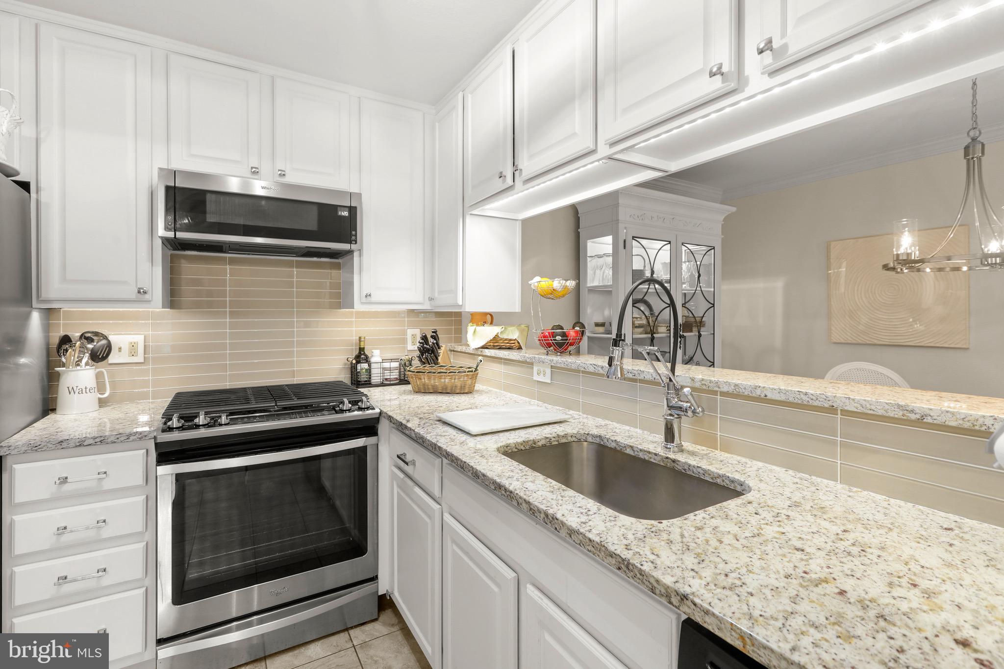 ENGLISH COUNTRY MANOR - Residential