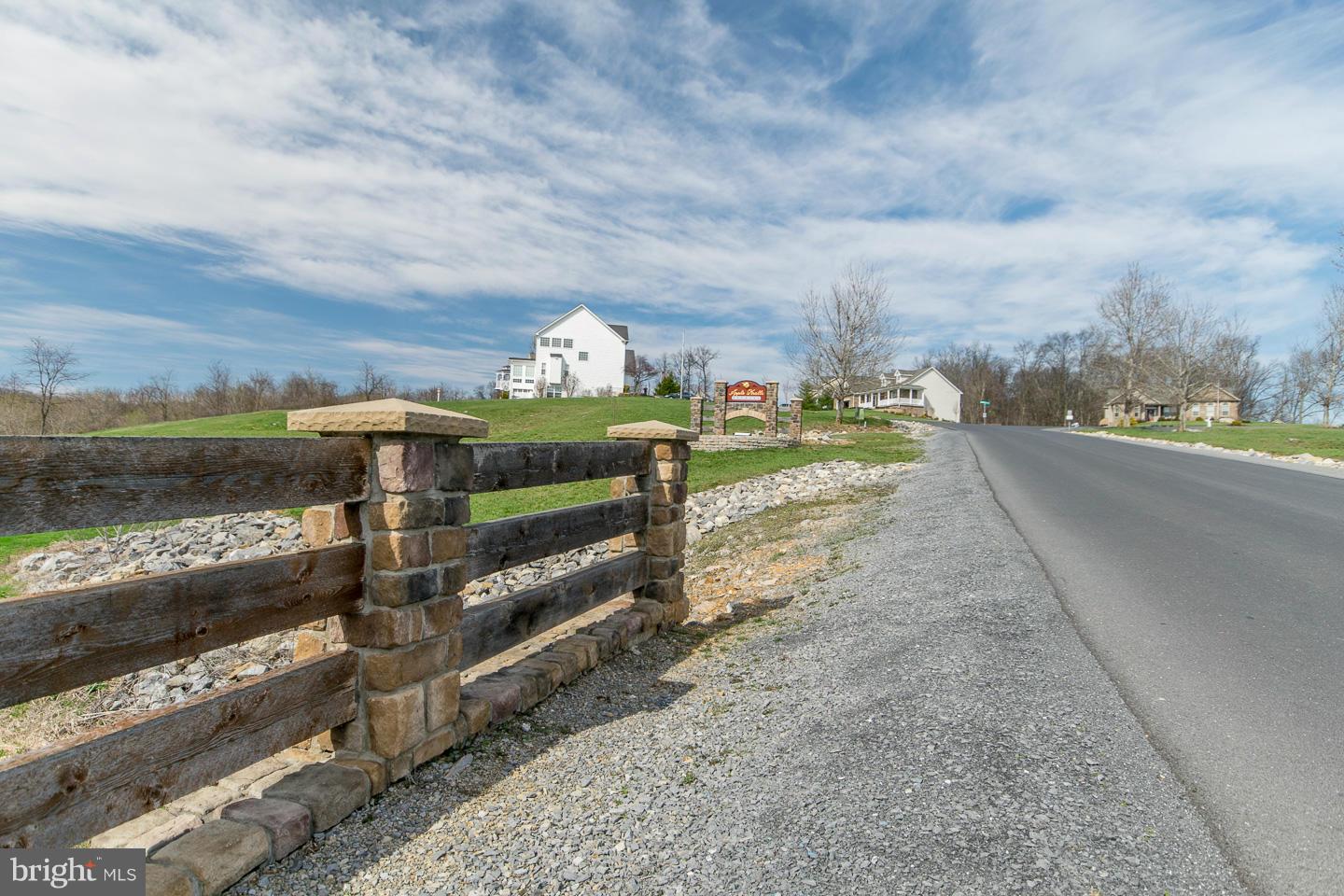 APPLE KNOLLS ESTATES - Residential