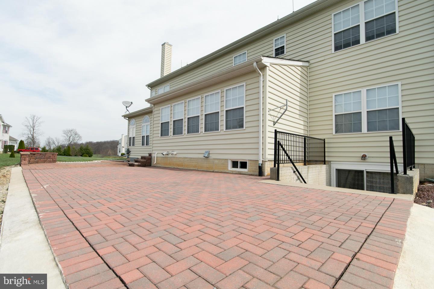 APPLE KNOLLS ESTATES - Residential