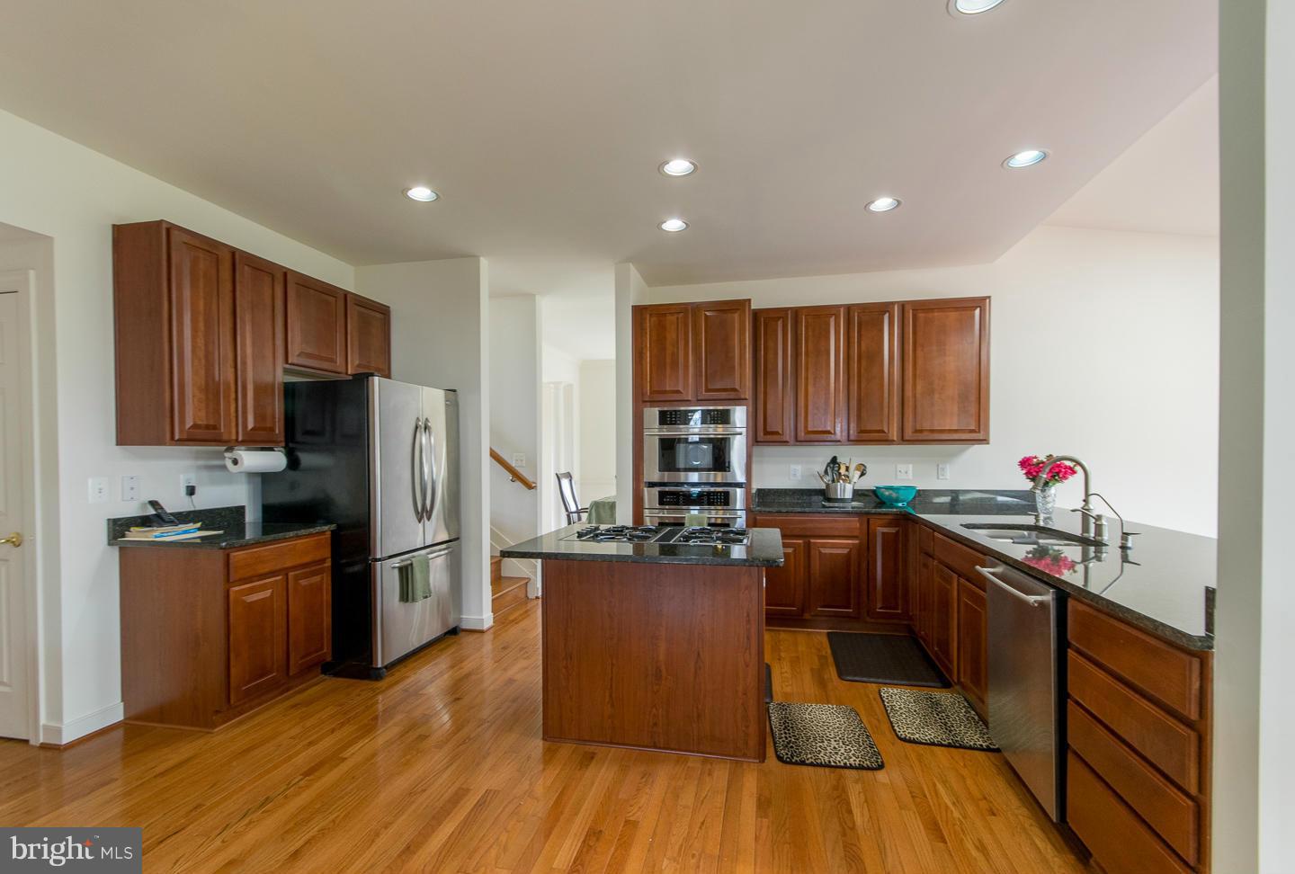 APPLE KNOLLS ESTATES - Residential