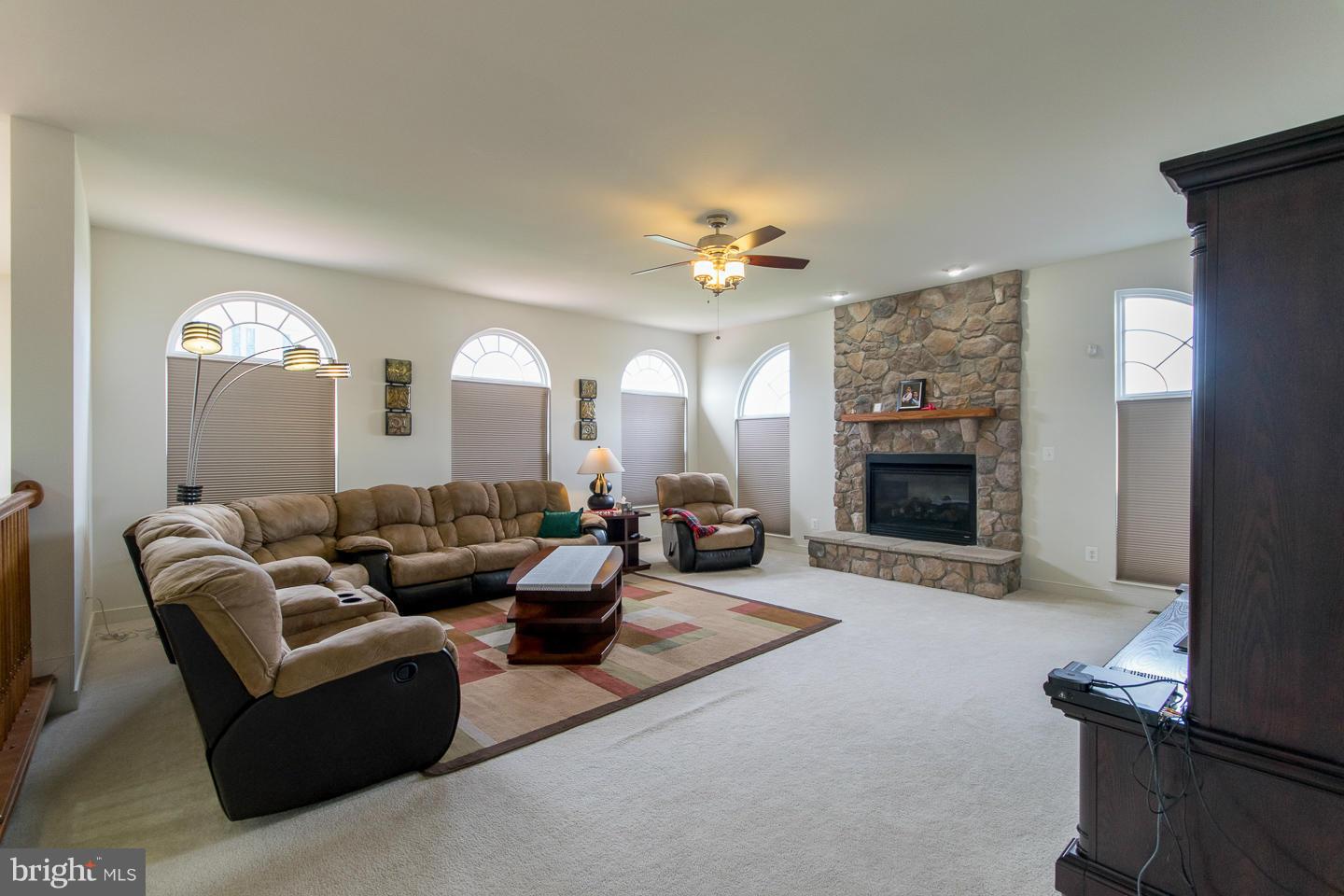 APPLE KNOLLS ESTATES - Residential