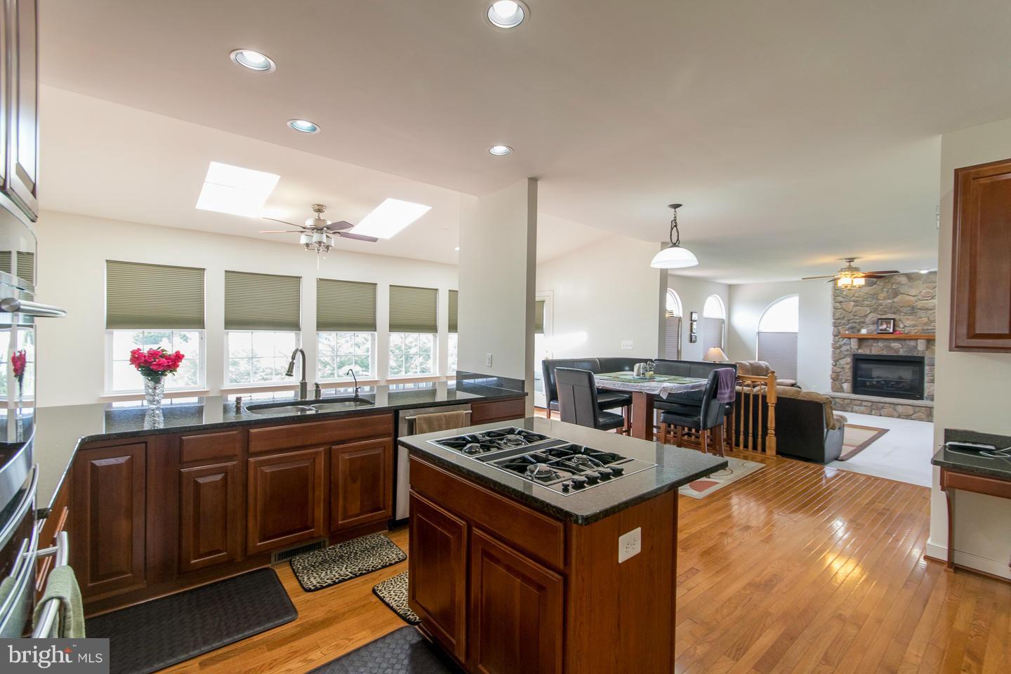 APPLE KNOLLS ESTATES - Residential