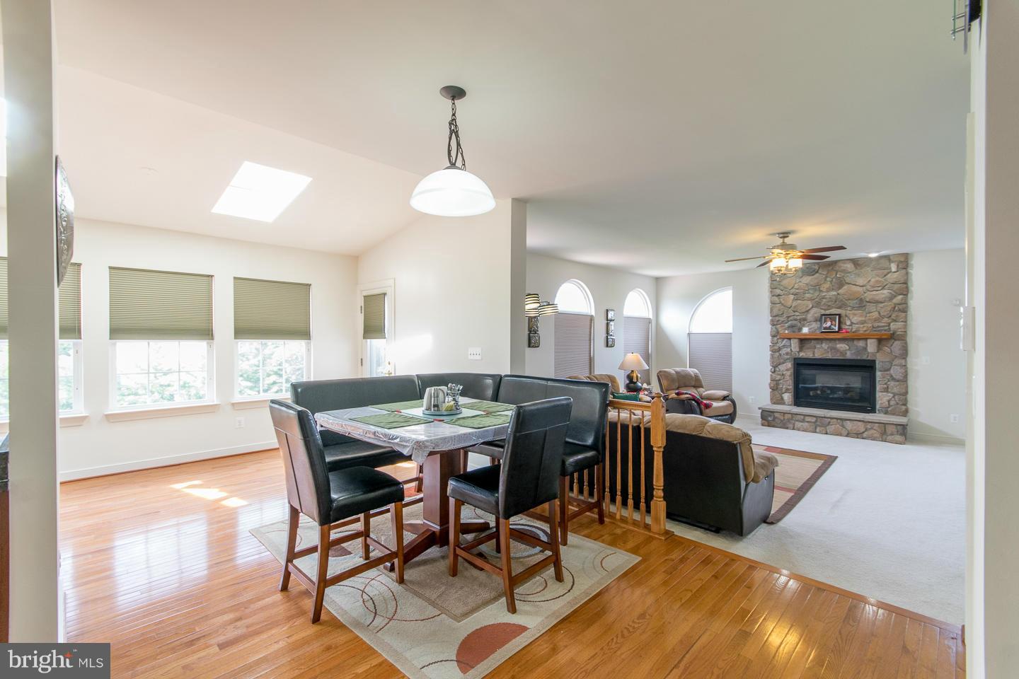 APPLE KNOLLS ESTATES - Residential