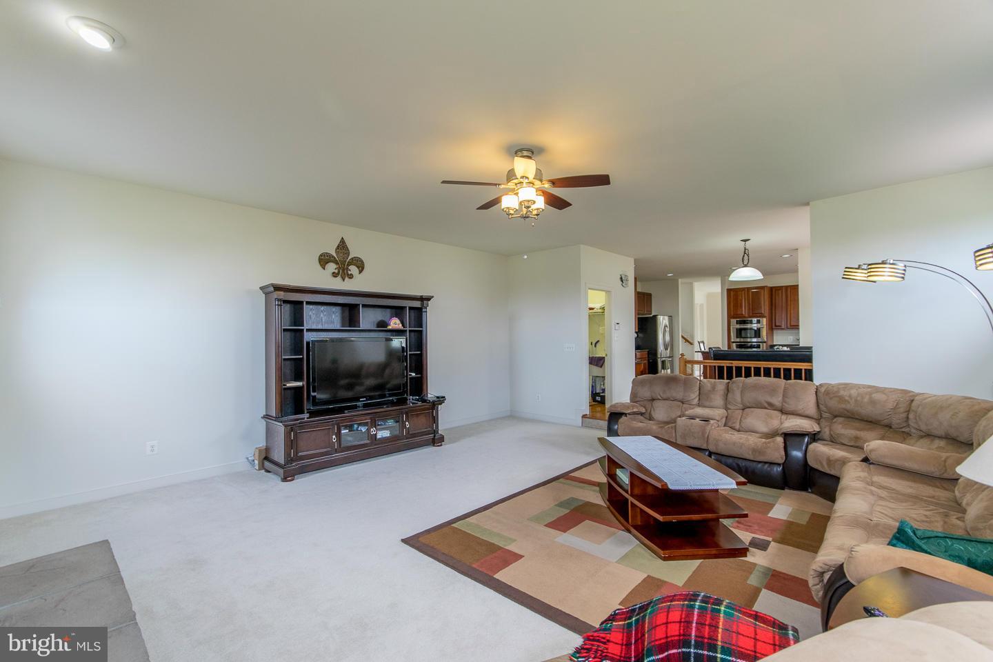 APPLE KNOLLS ESTATES - Residential