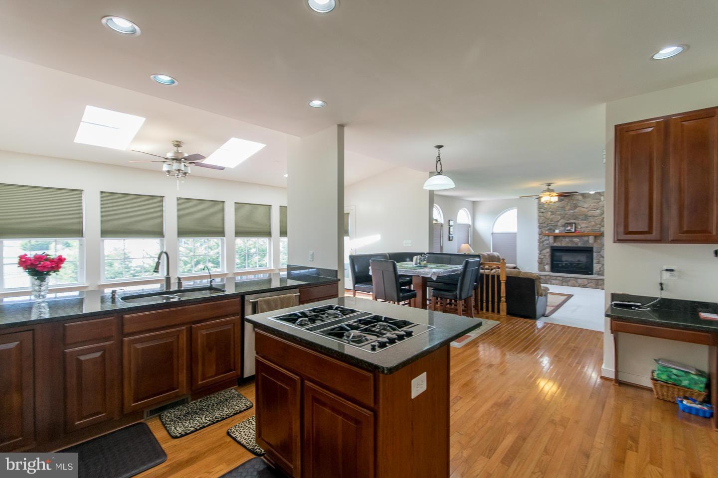 APPLE KNOLLS ESTATES - Residential