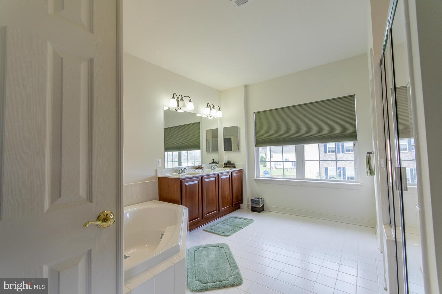 APPLE KNOLLS ESTATES - Residential