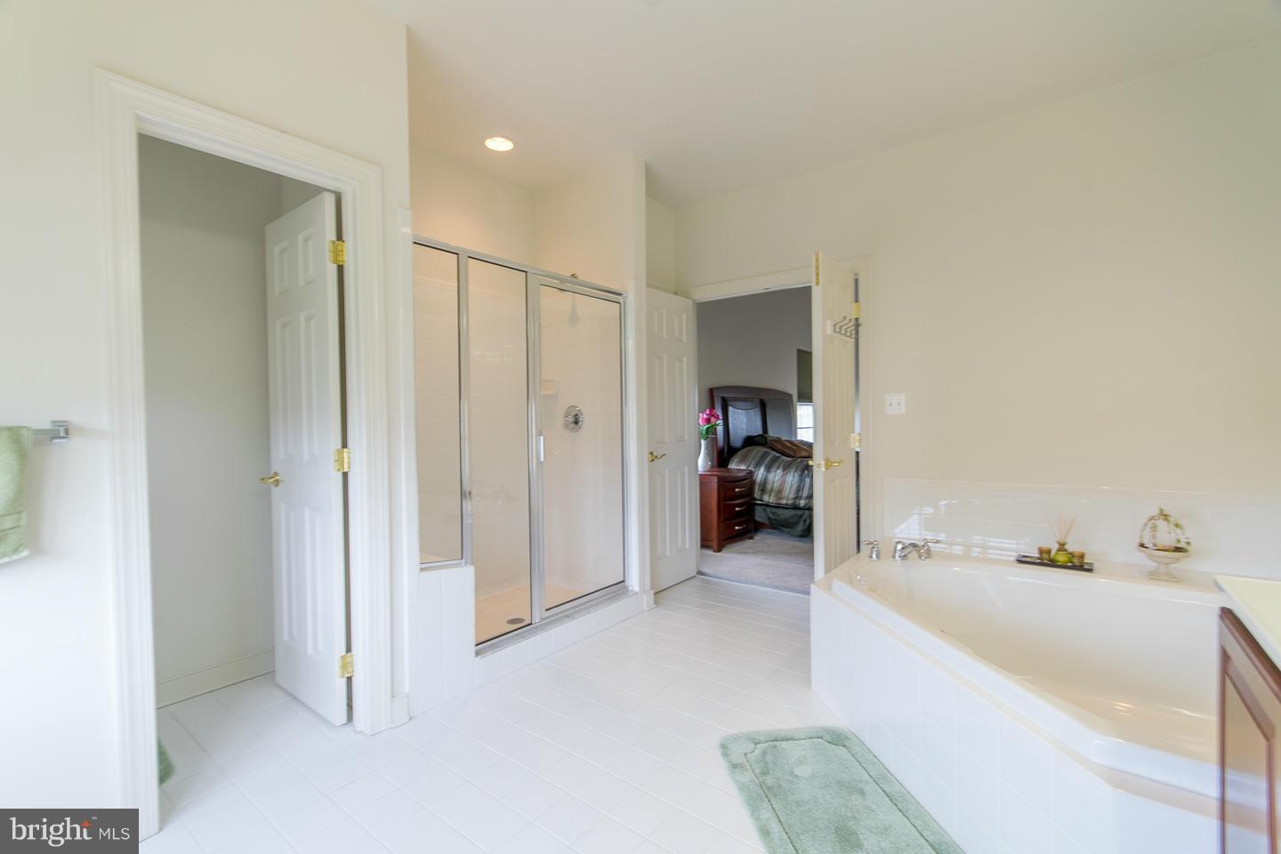 APPLE KNOLLS ESTATES - Residential