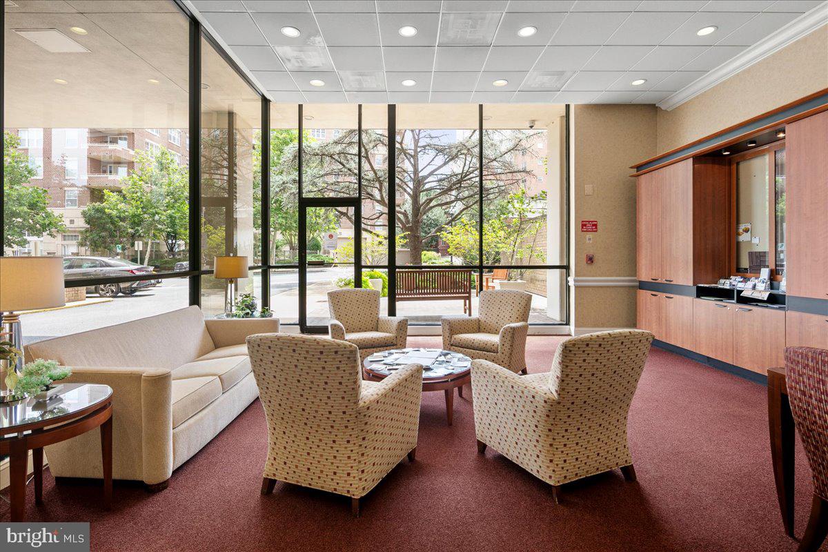 3800 FAIRFAX DRIVE 102