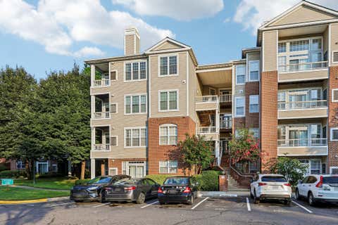 Photo of 4200 Mozart Brigade Lane #V, FAIRFAX, VA 22033 (MLS # VAFX2330238)