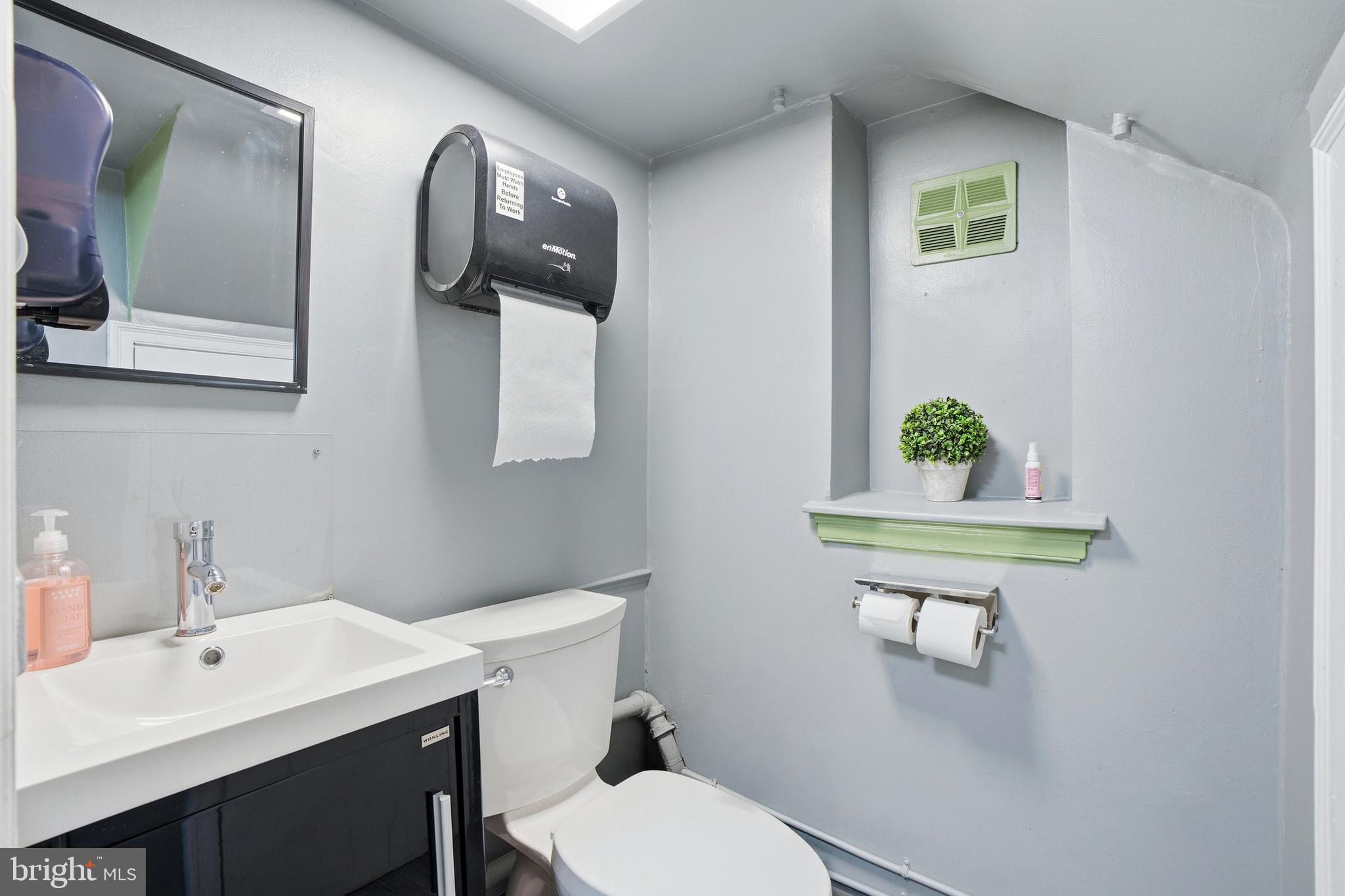 SPEEDWAY - Commercial Sale