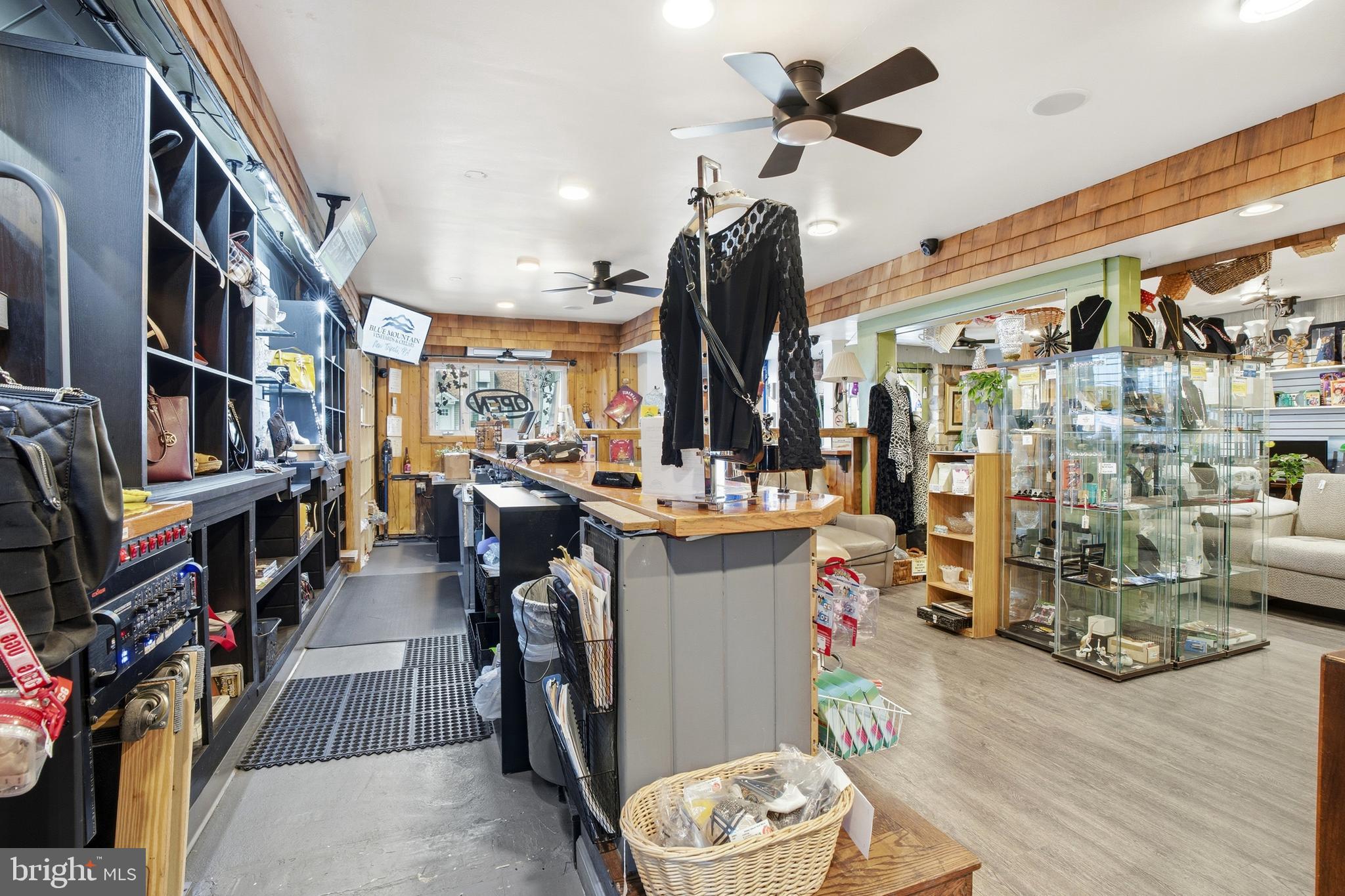 SPEEDWAY - Commercial Sale