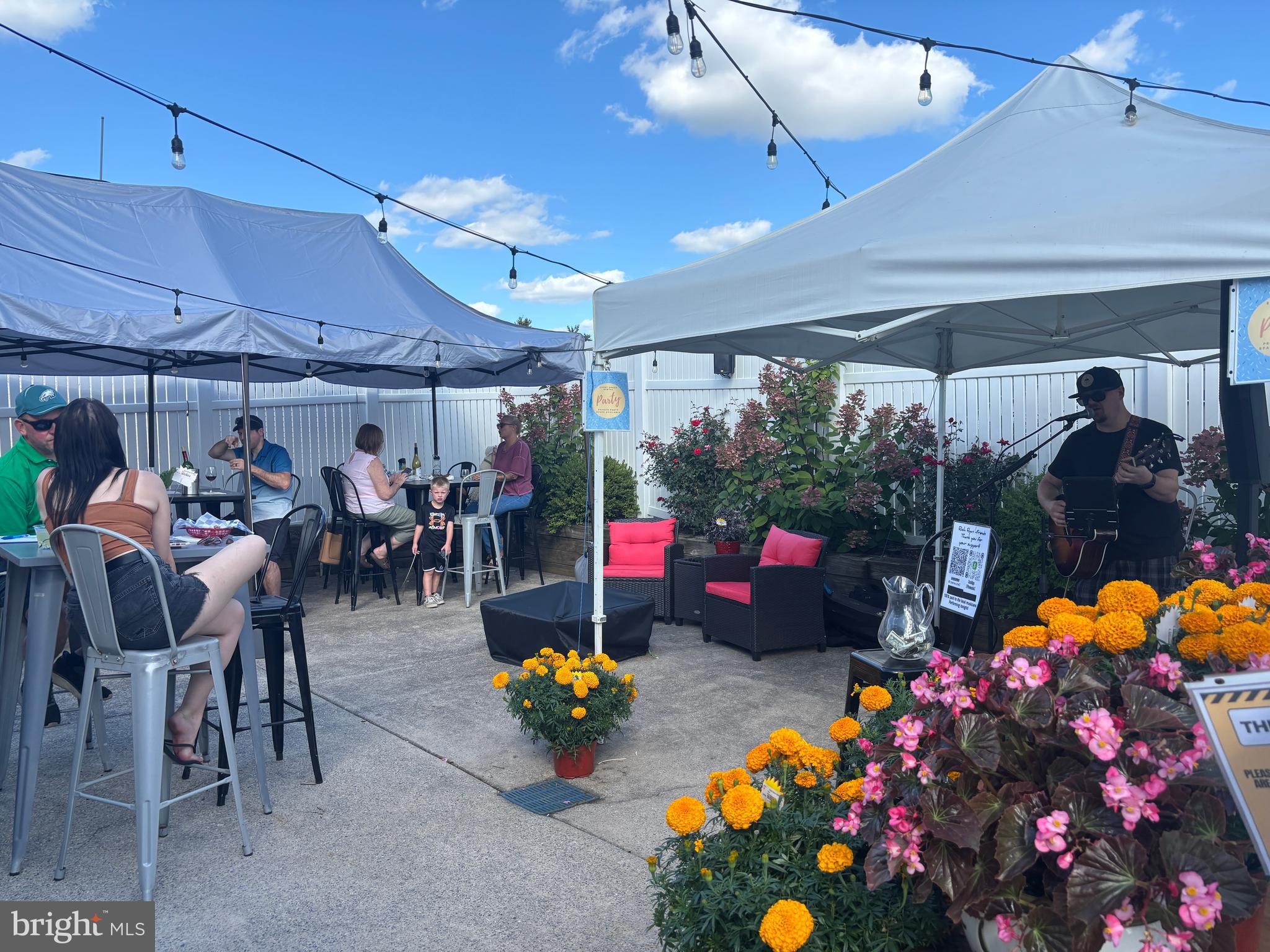 SPEEDWAY - Commercial Sale