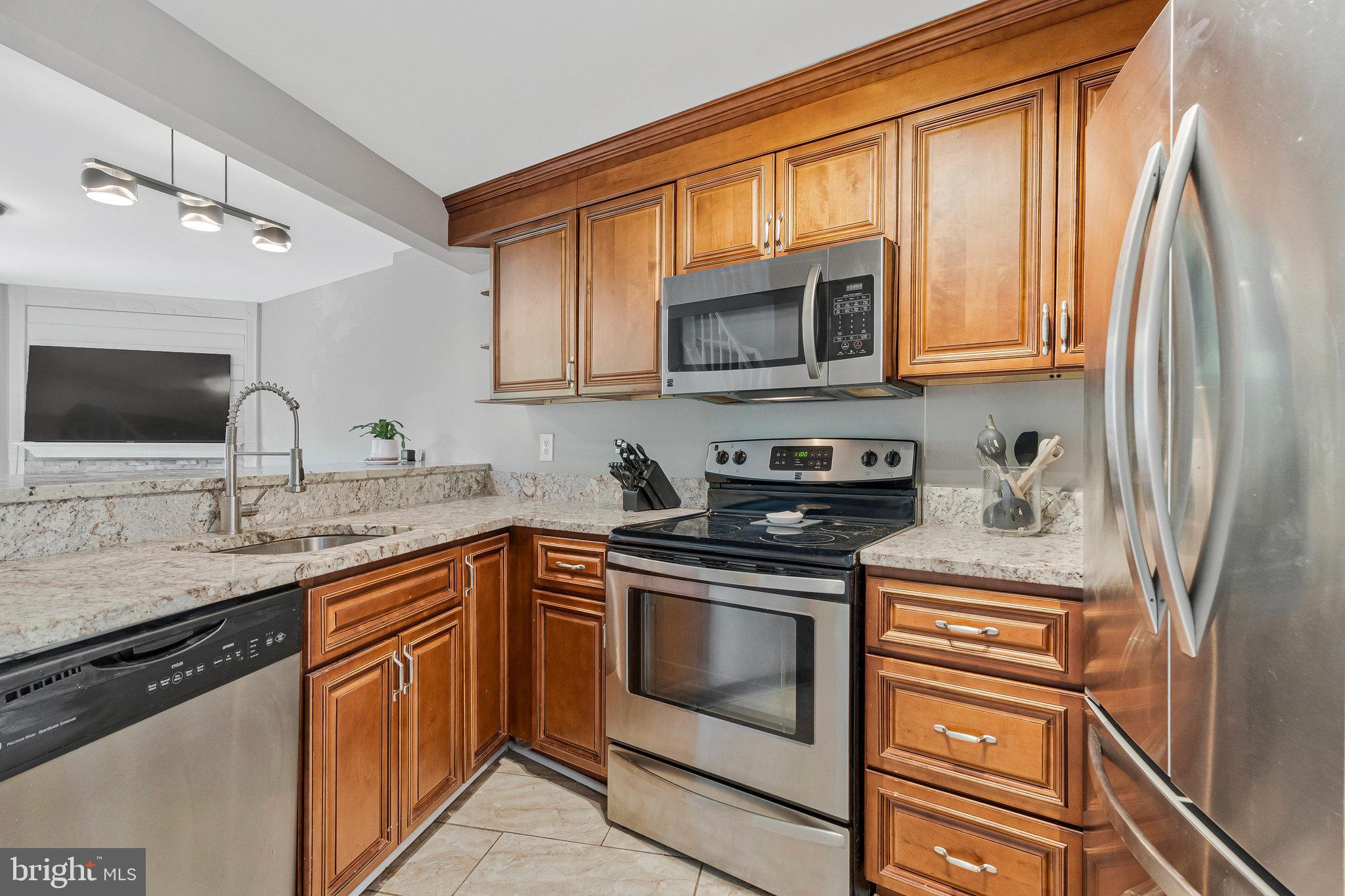 2102 WHISPERWOOD GLEN LANE
