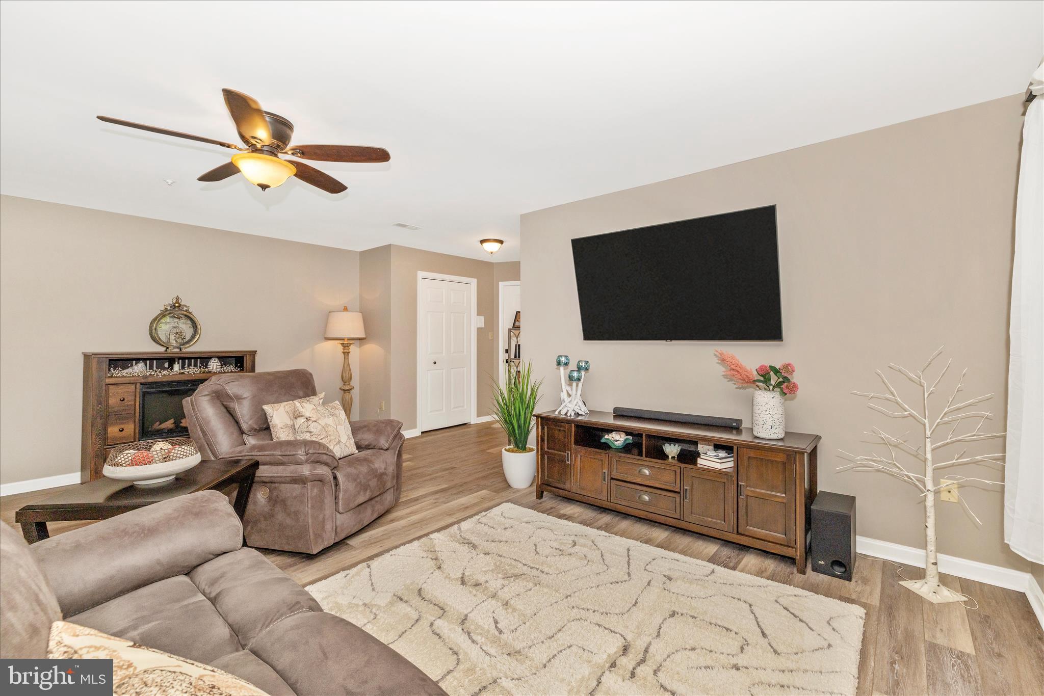 LAKETREE - Residential