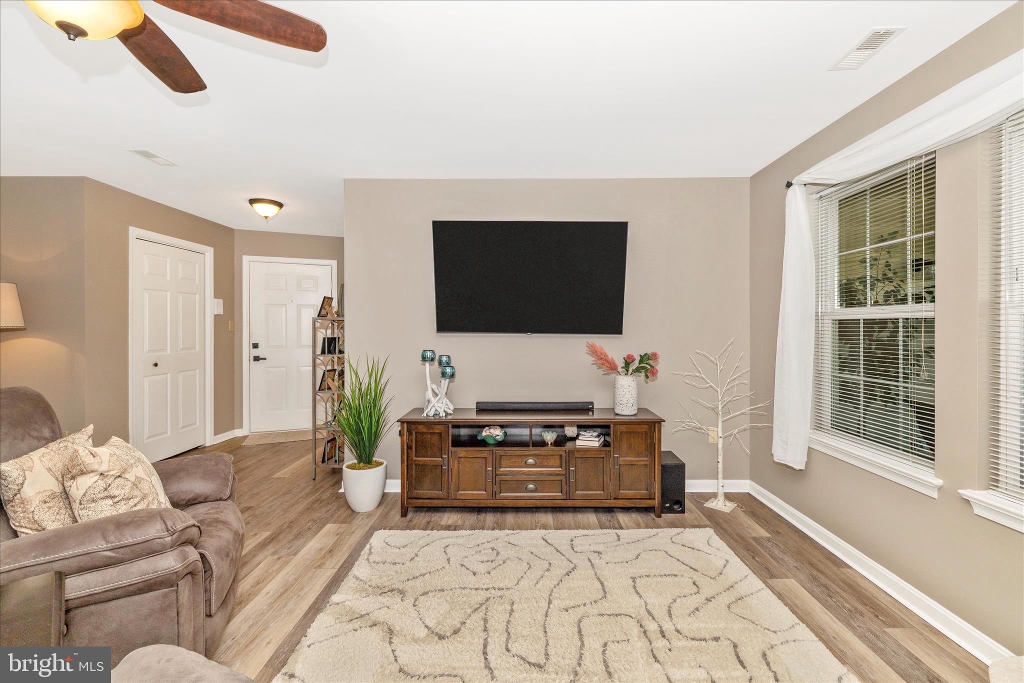 LAKETREE - Residential