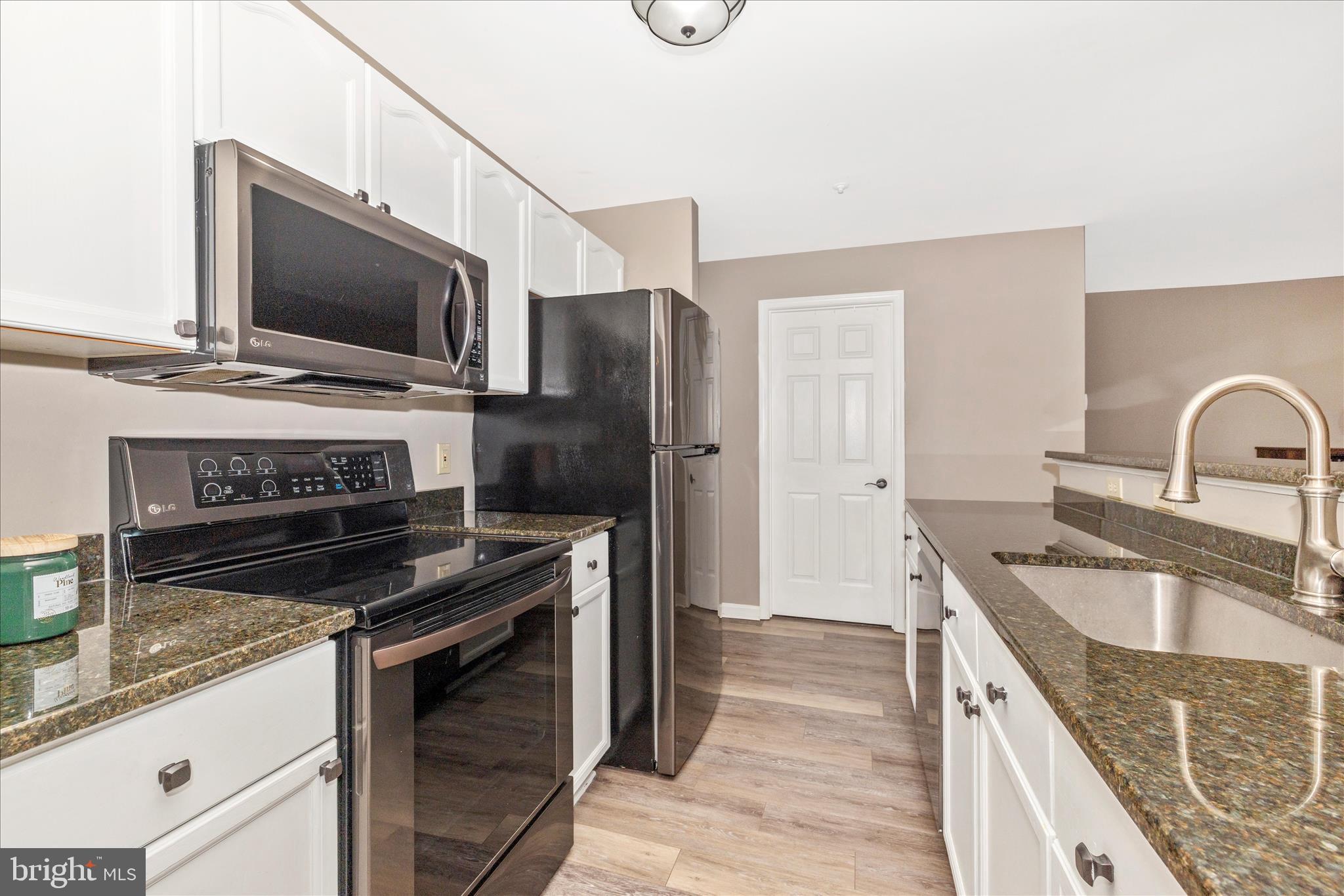 LAKETREE - Residential