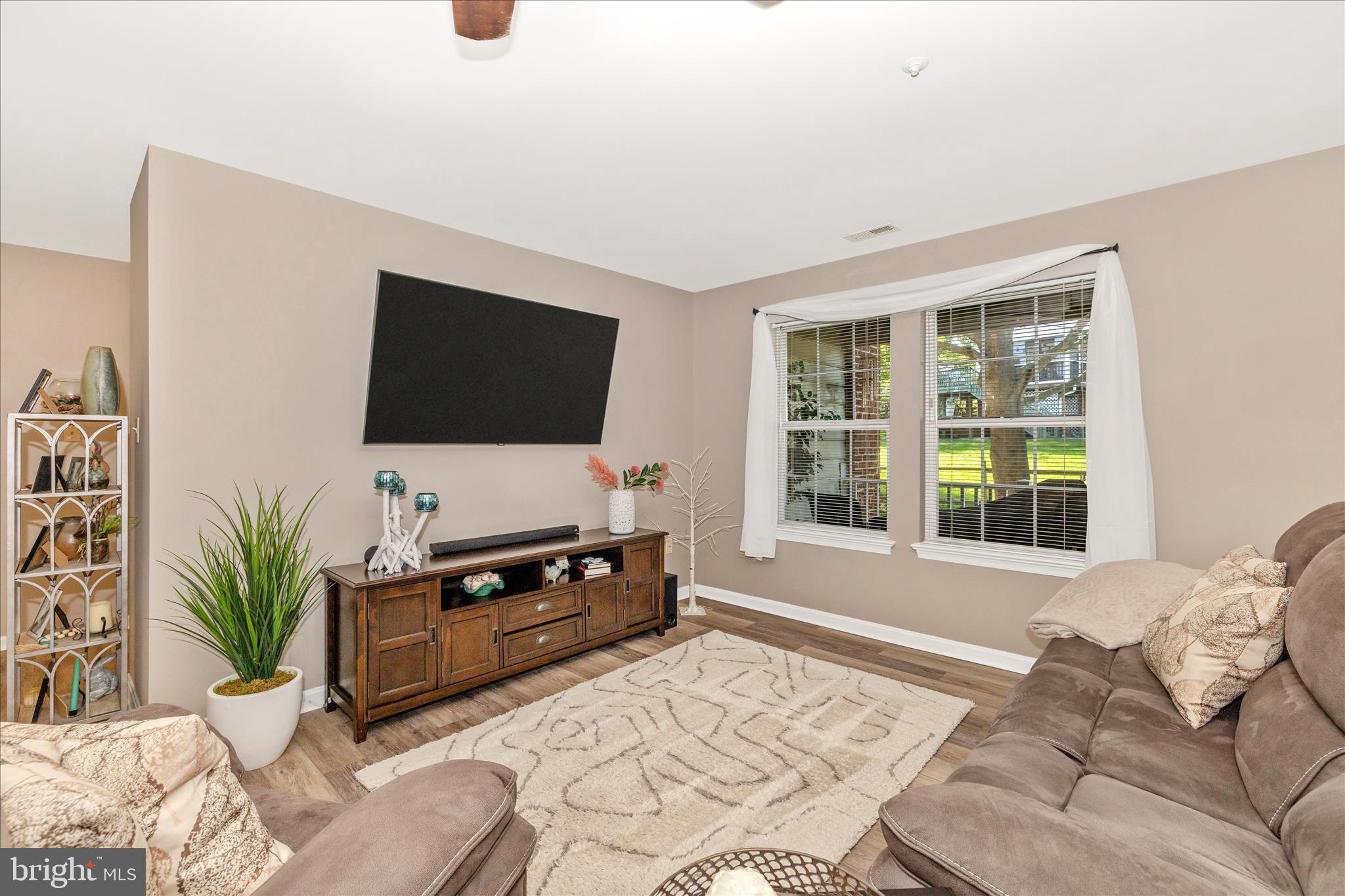 LAKETREE - Residential