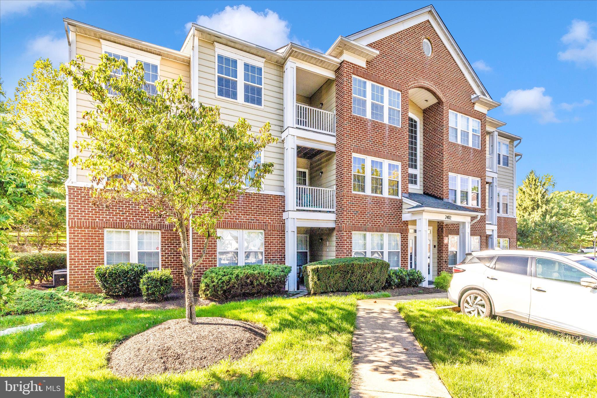 LAKETREE - Residential