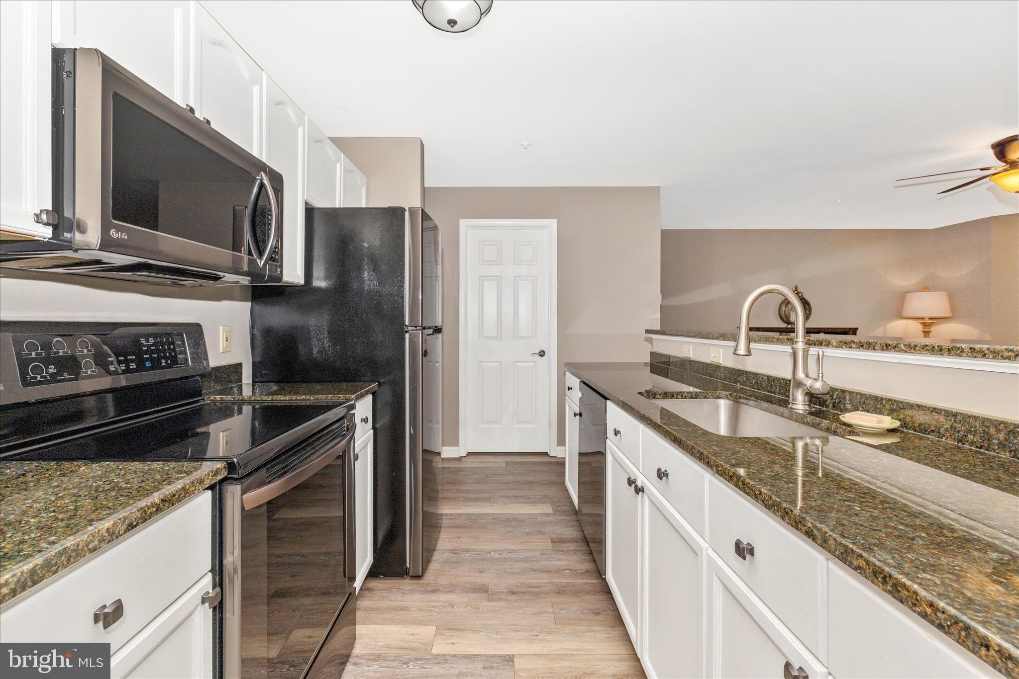 LAKETREE - Residential