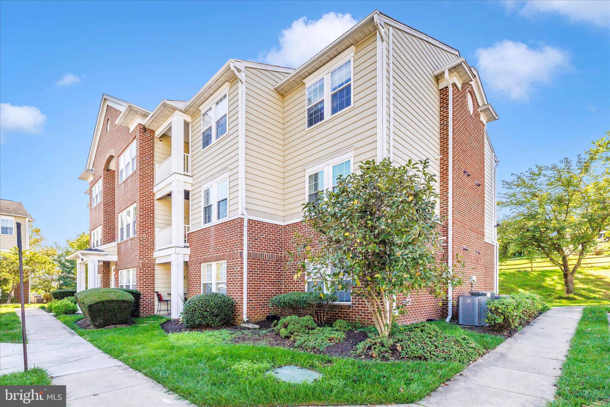 LAKETREE - Residential