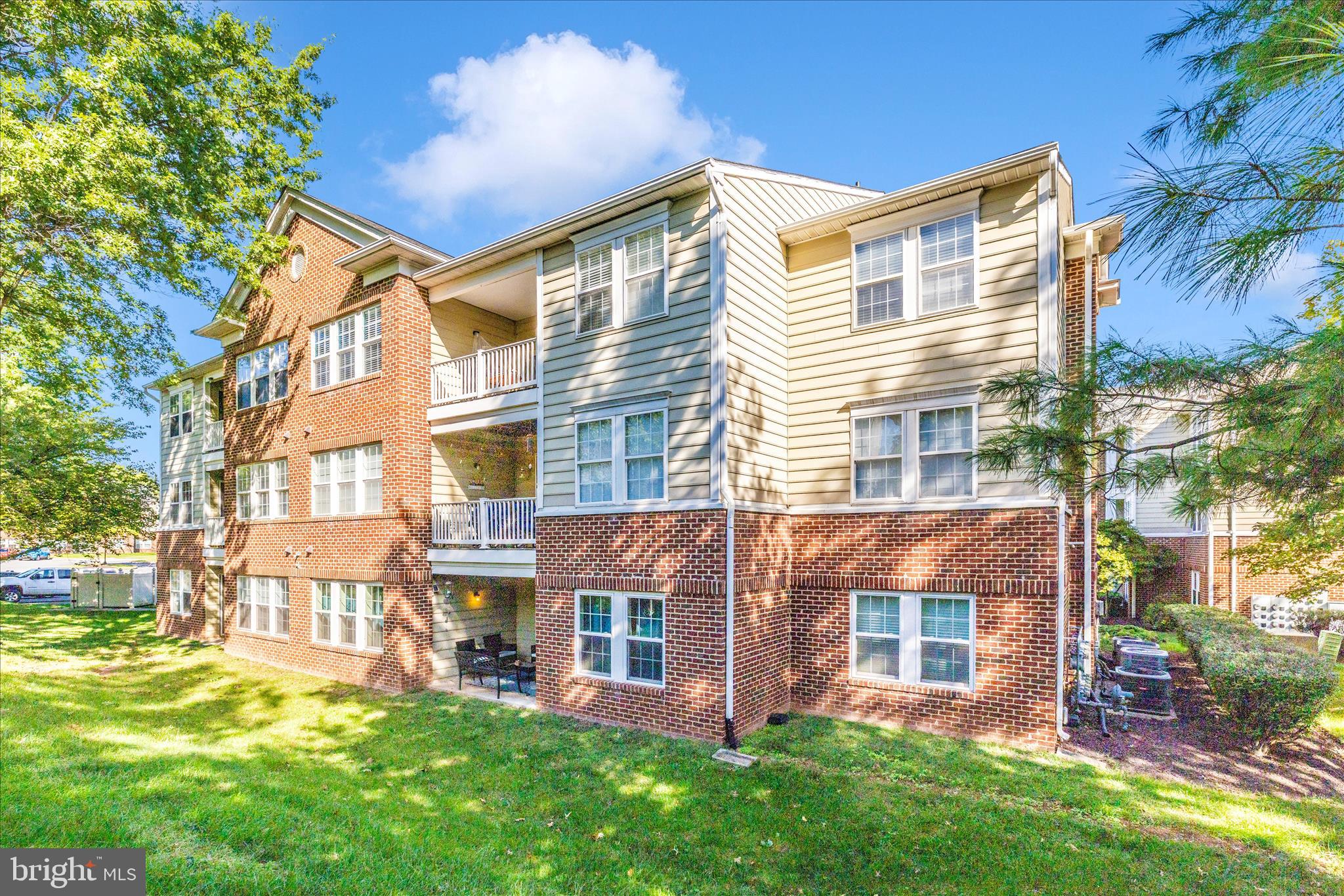 LAKETREE - Residential