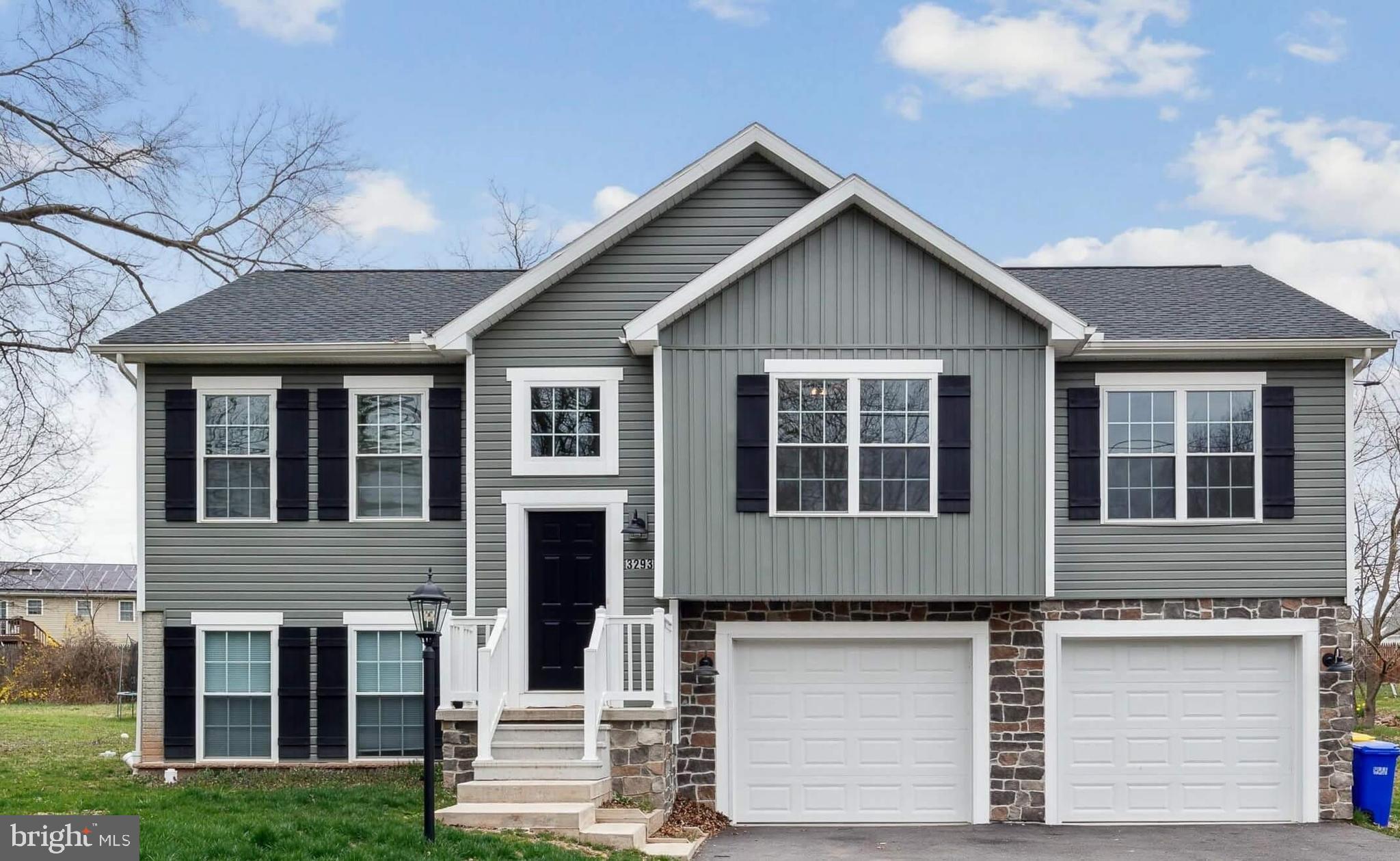 KINGS COURT AT BROWNSTONE - Residential