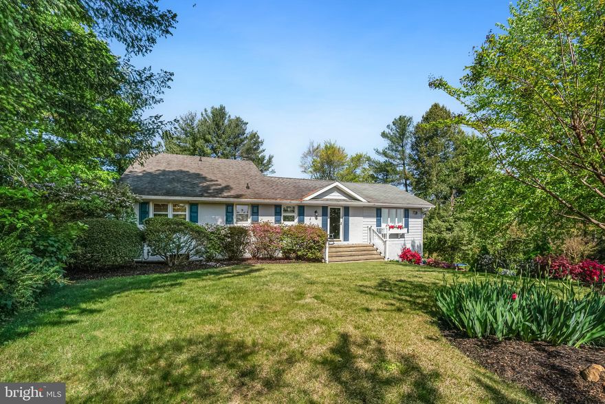 Southern Living Cottage in Kentmore Park. Friendly casual community on the Sassafras River with a large community beach, a boat ramp, moorings, open space and piers for launching boats, fishing and enjoyng the view and the fantastic sunsets. Beautiful water view from the rear of the home and the spacious screened in porch.  Coastal decor throughout this home - stunning.  Soothing pastural view from the front of the home.  This home offers the perfect getaway.  Leave the busy life and enjoy true bliss. Good sized bedrooms , comforting for all. Large private owners suite with lots of windows to be light and airy. Fun bunk room for  occasional guests. Easy walk to the beach or take a golf car. Travel the alleyway to the Big Pier and join your neighbors or head to the little pier for a chat at the gazebo. Easy drive to Galena's Market for fresh produce, flowers and more. Head to Chestertown for the Farmers Market on Saturday. Chestertown and Rock Hall have great choices of eateries and interesting shoppes. Come Explore!