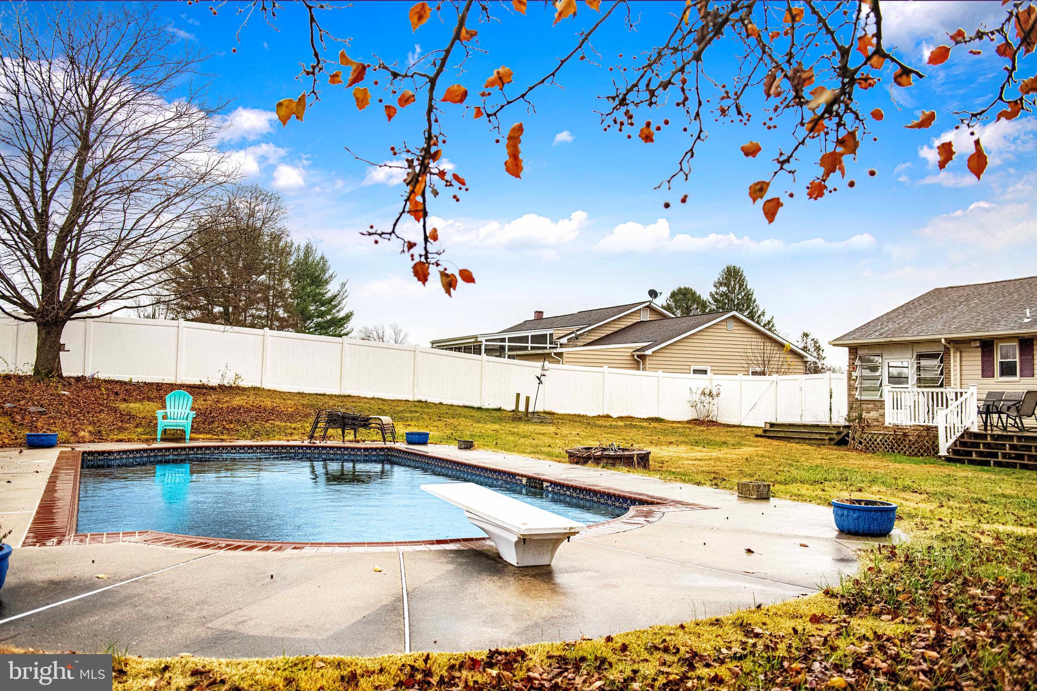 LAKESIDE VISTA - Residential