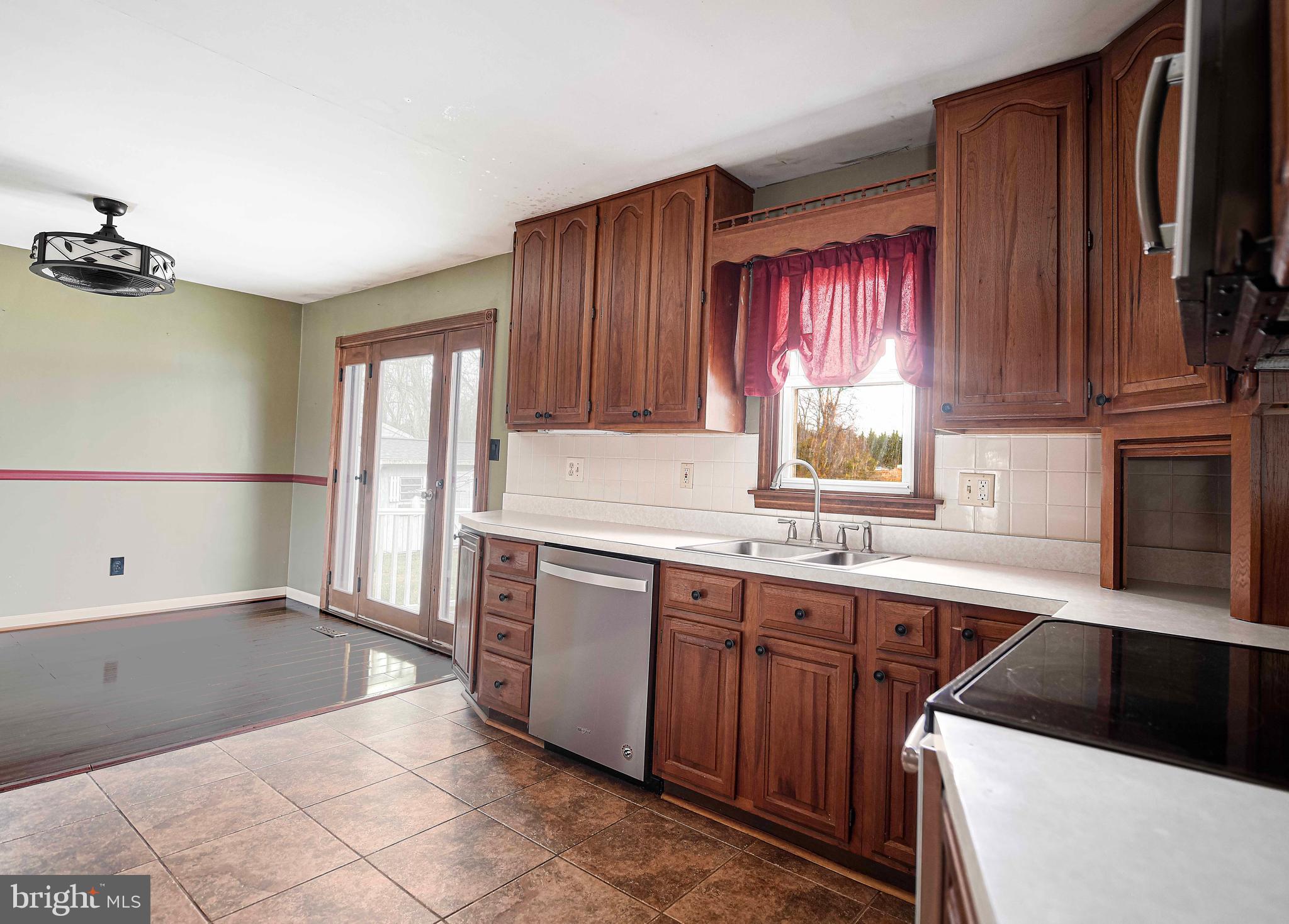 LAKESIDE VISTA - Residential