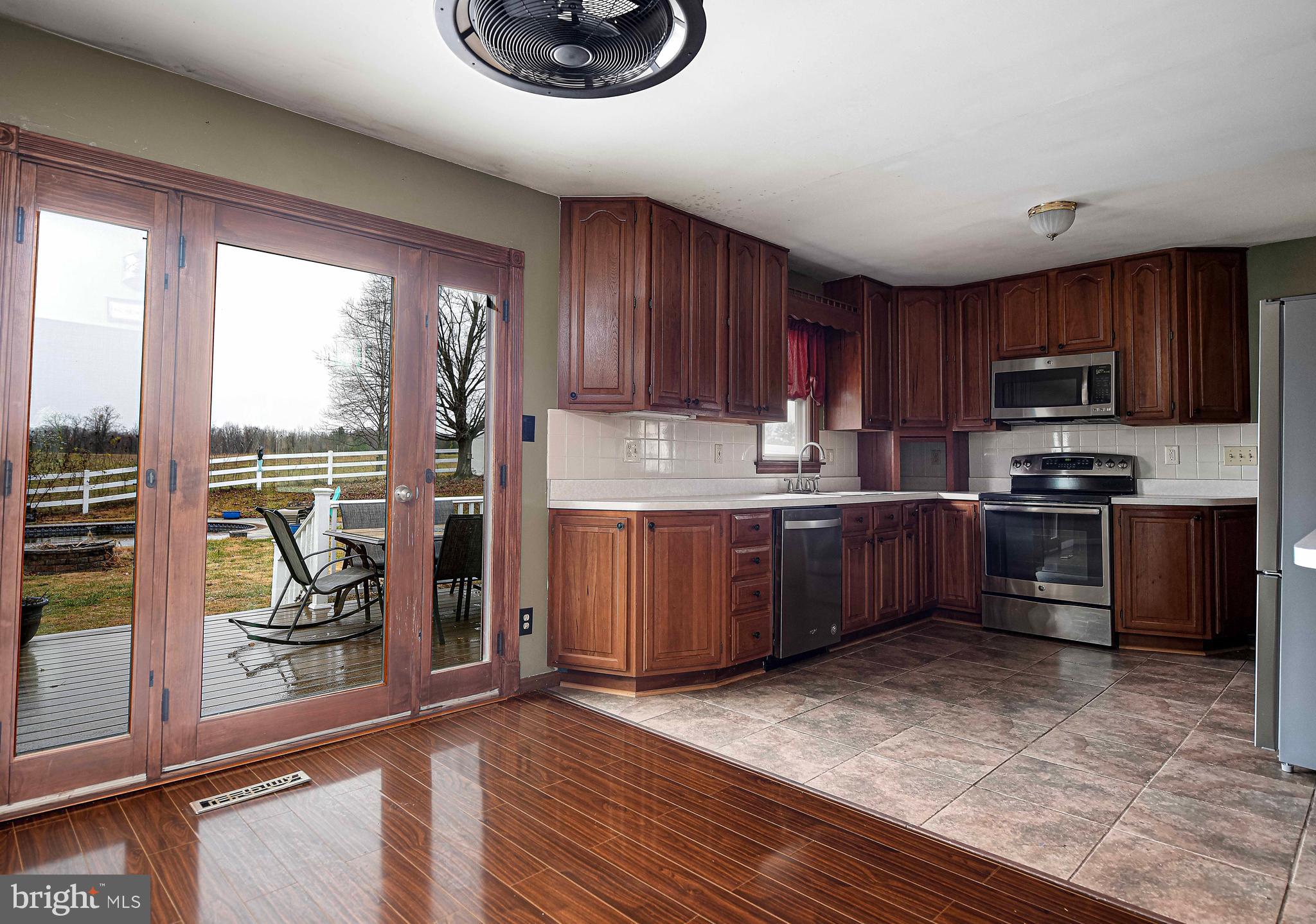 LAKESIDE VISTA - Residential