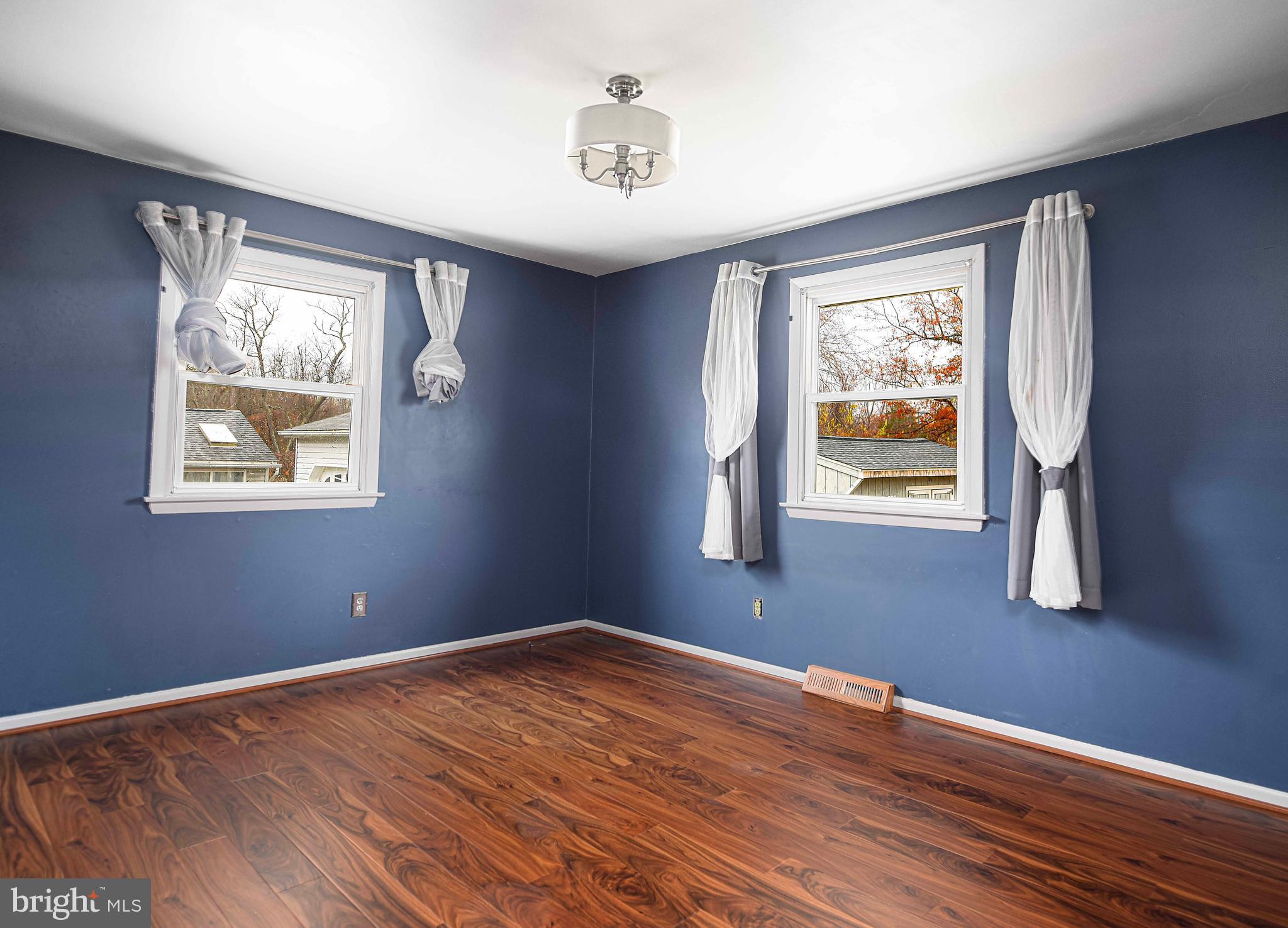 LAKESIDE VISTA - Residential