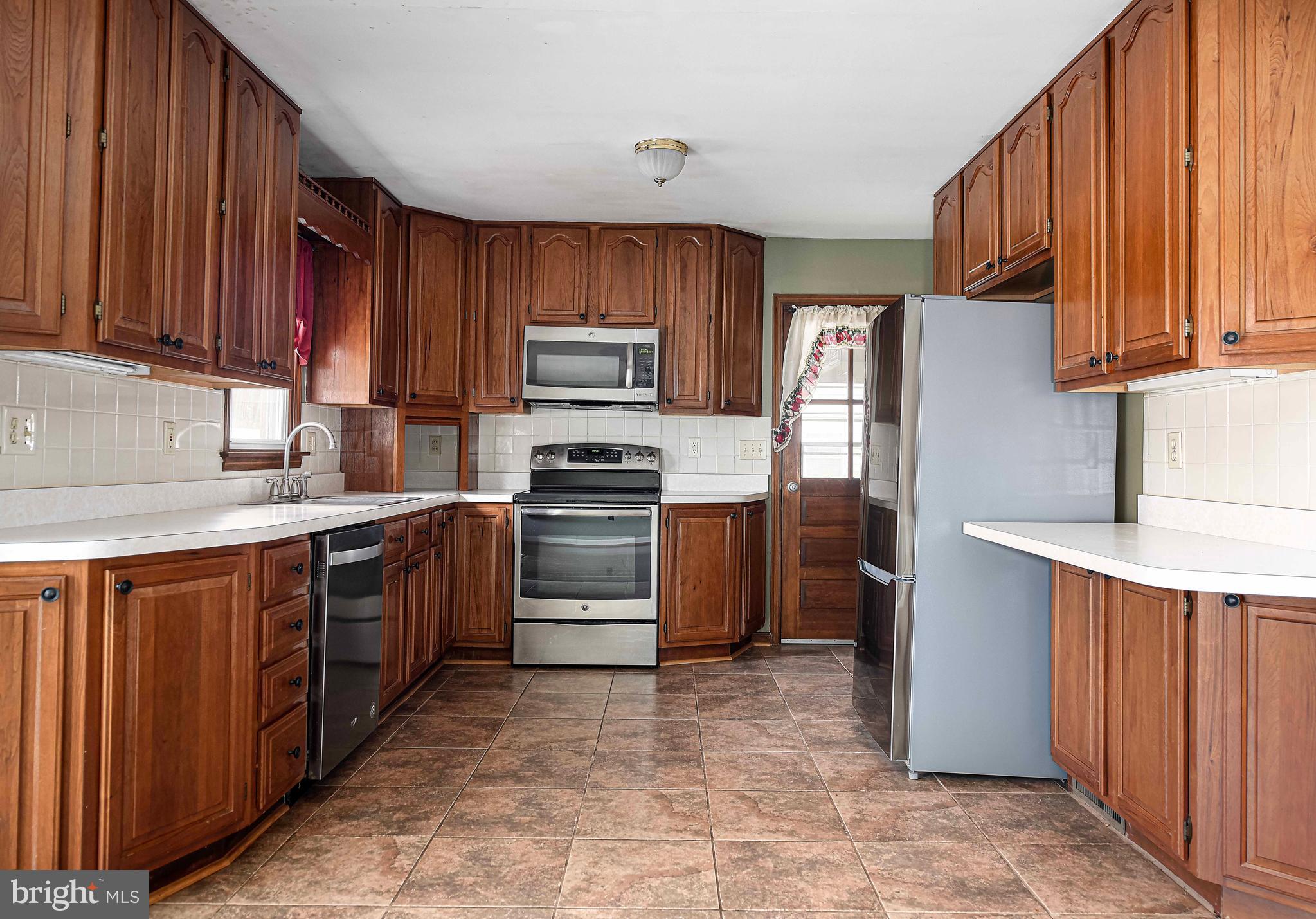 LAKESIDE VISTA - Residential