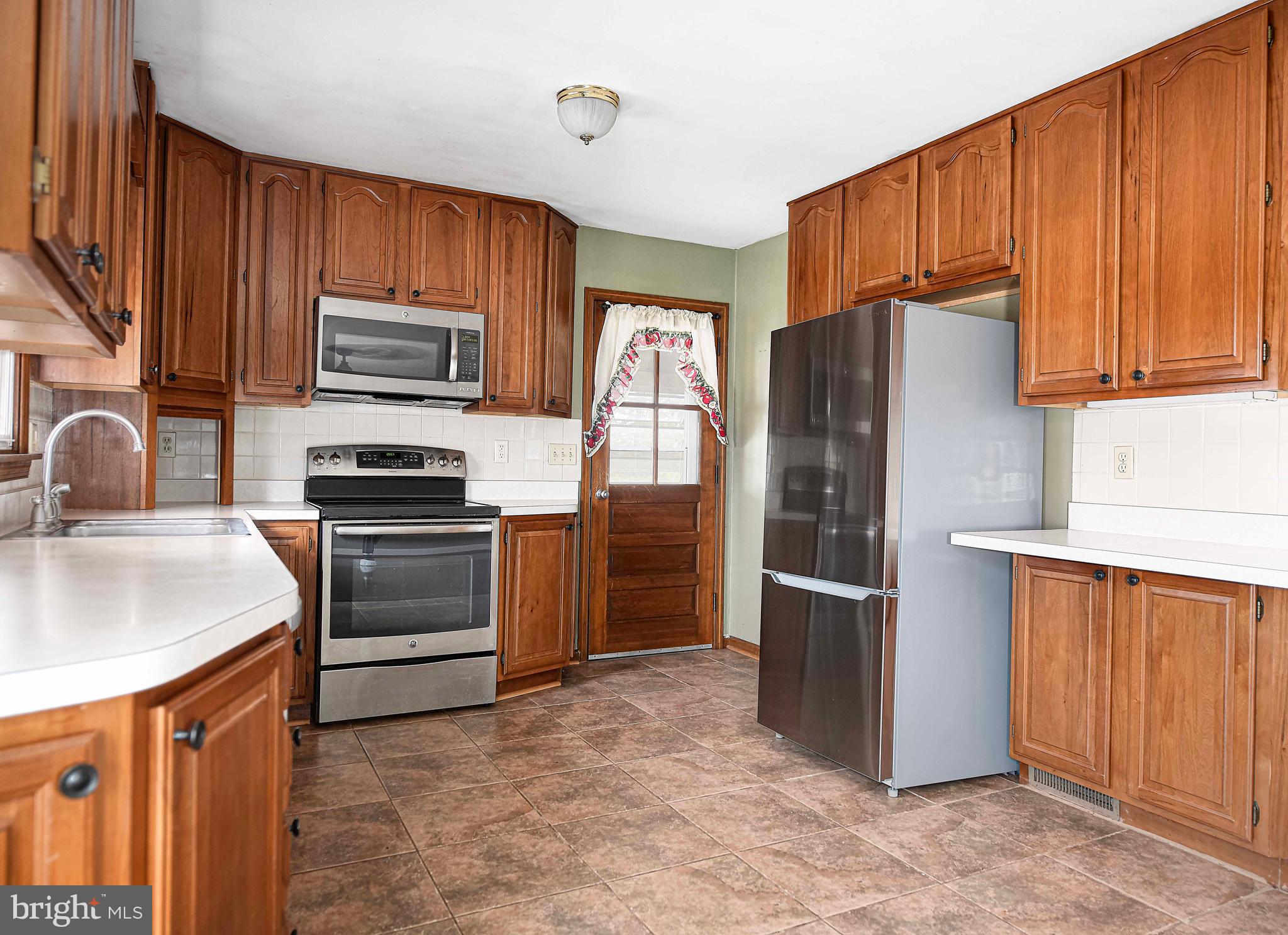 LAKESIDE VISTA - Residential