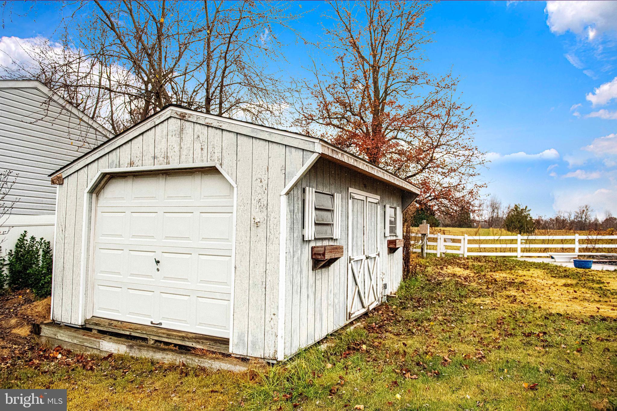 LAKESIDE VISTA - Residential