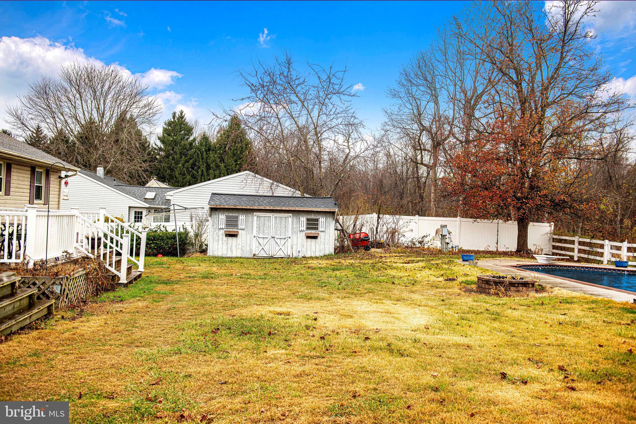 LAKESIDE VISTA - Residential