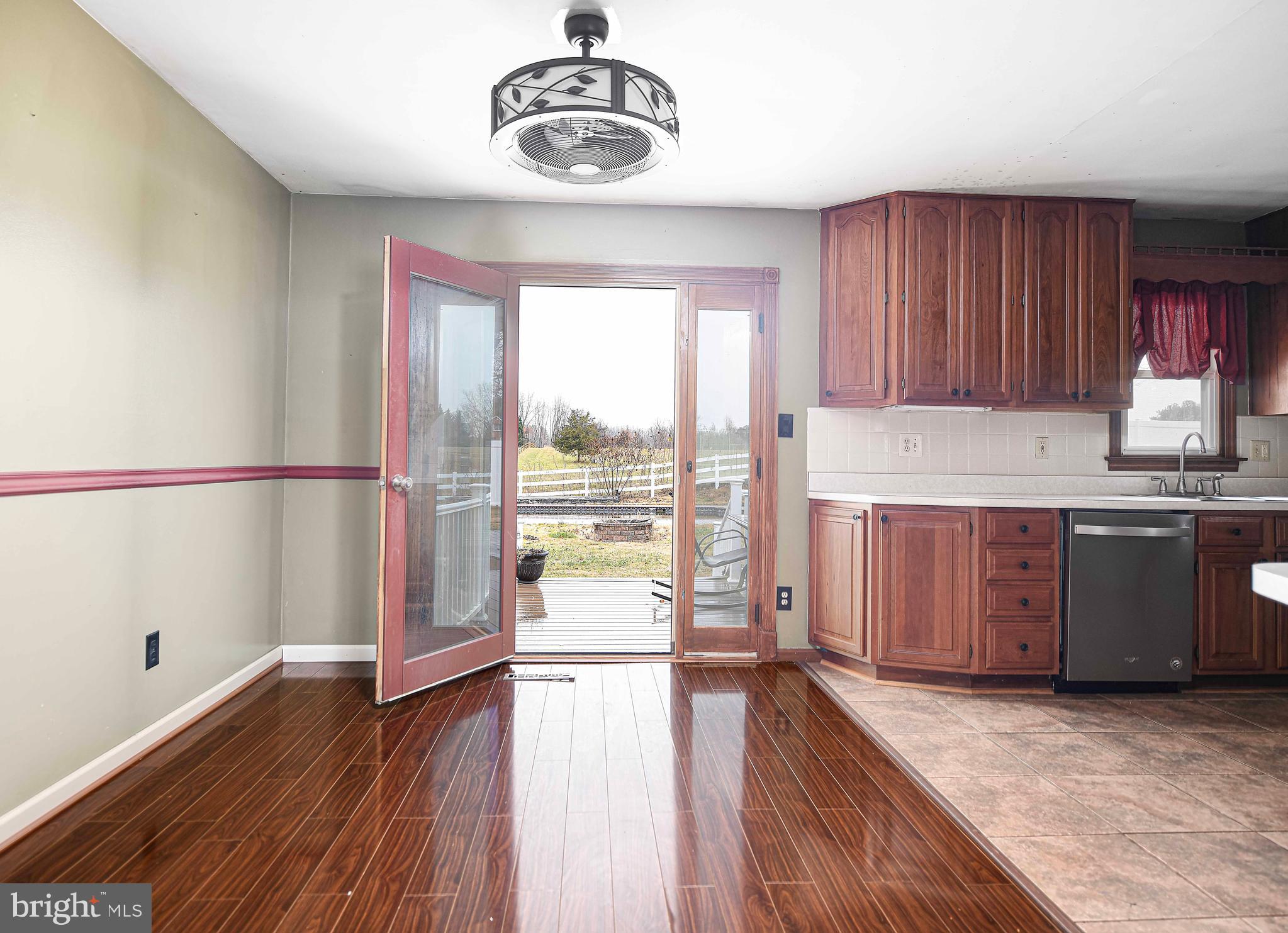 LAKESIDE VISTA - Residential