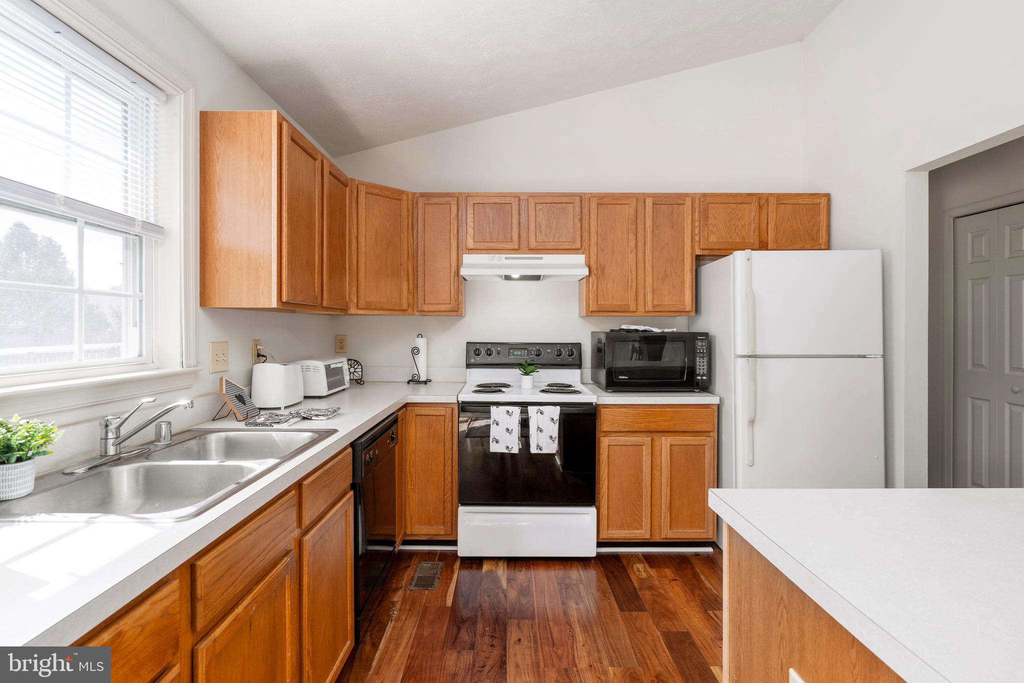 HAMILTONS CROSSING - Residential