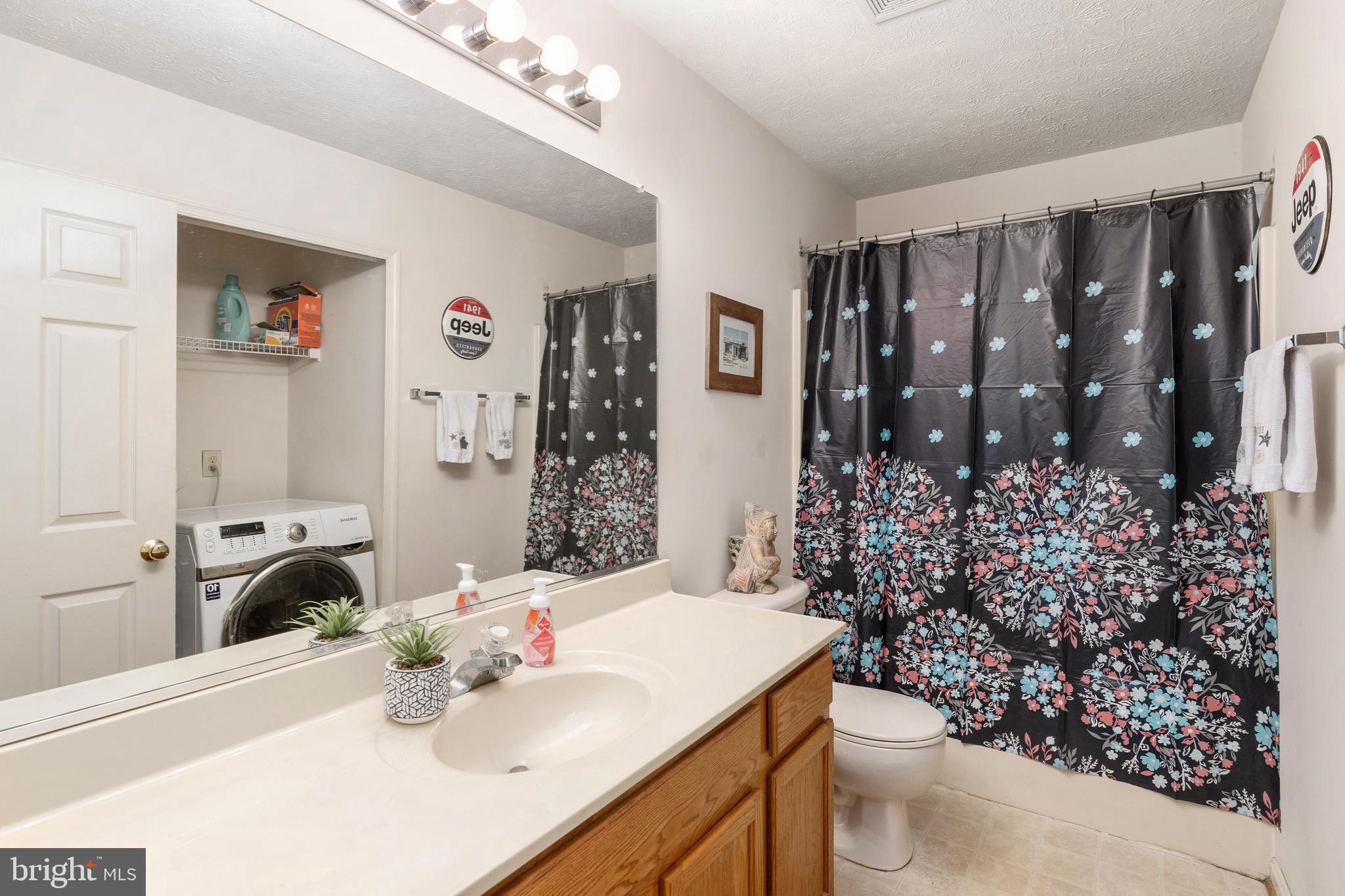 HAMILTONS CROSSING - Residential