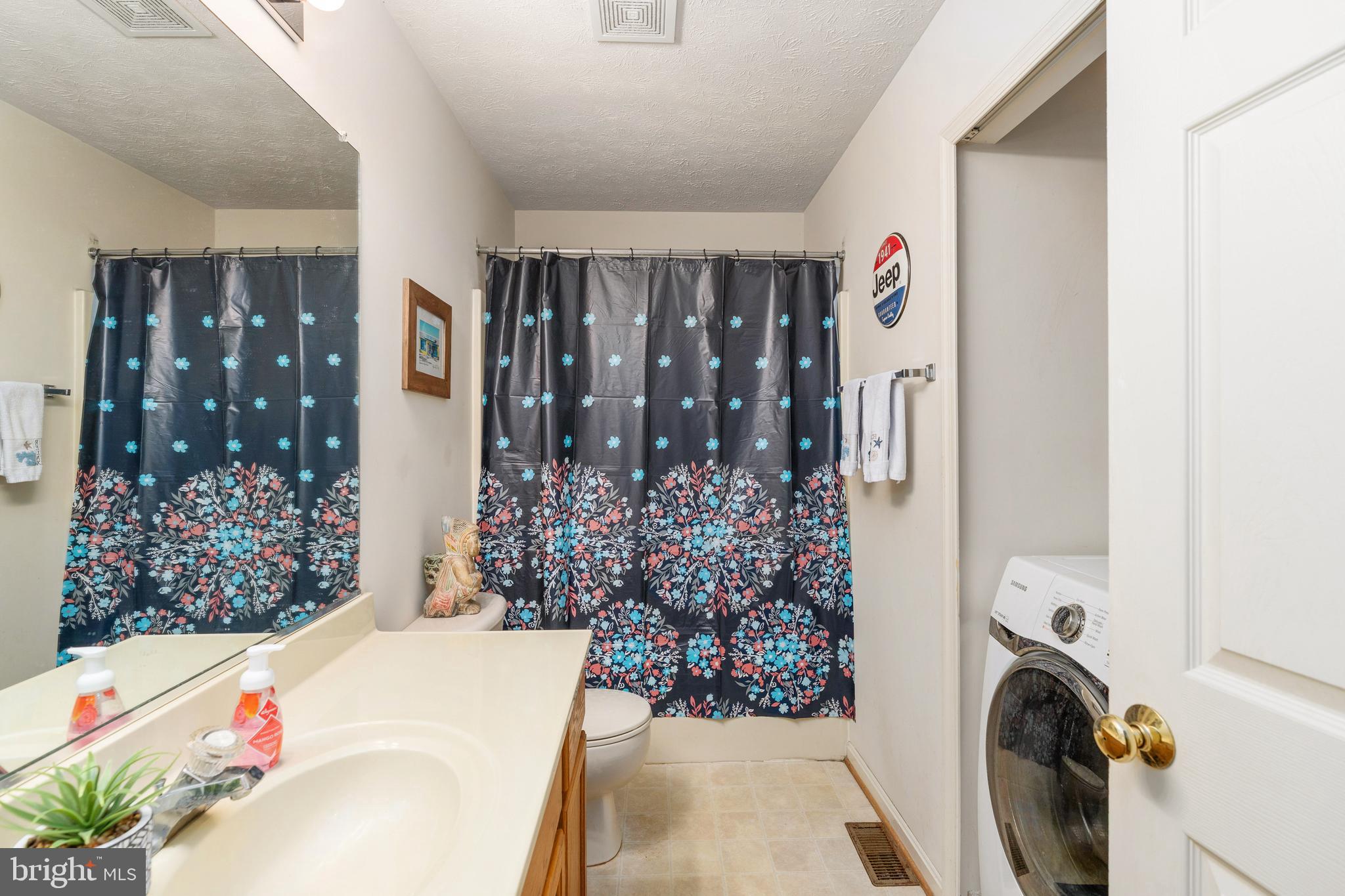 HAMILTONS CROSSING - Residential