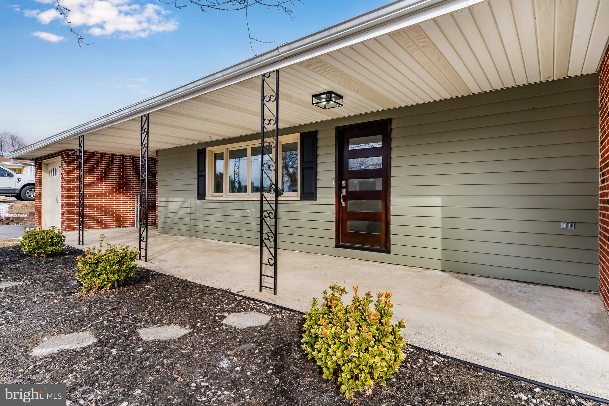 1913 MAPLEWOOD DRIVE