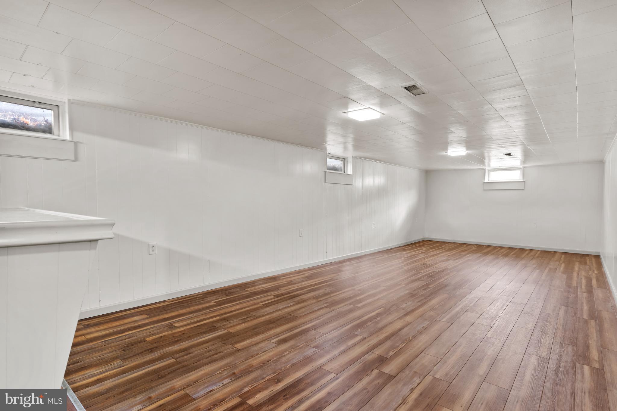 SCHLUSSER VILLAGE - Residential